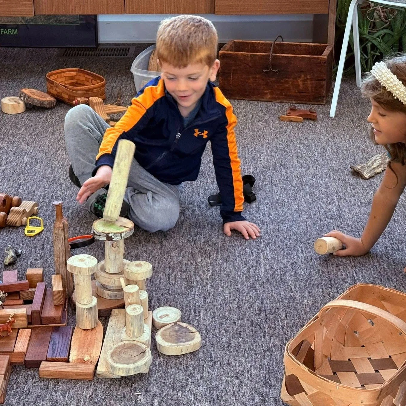 Families joined Barnstable Land Trust and the @capecodtoylibrary for our Discover Nature Open House during @townofbarnstable’s Fall Walking Weekend. From games and story time to exploring BLT’s Pogorelc Trail, kids discovered the joy of n
