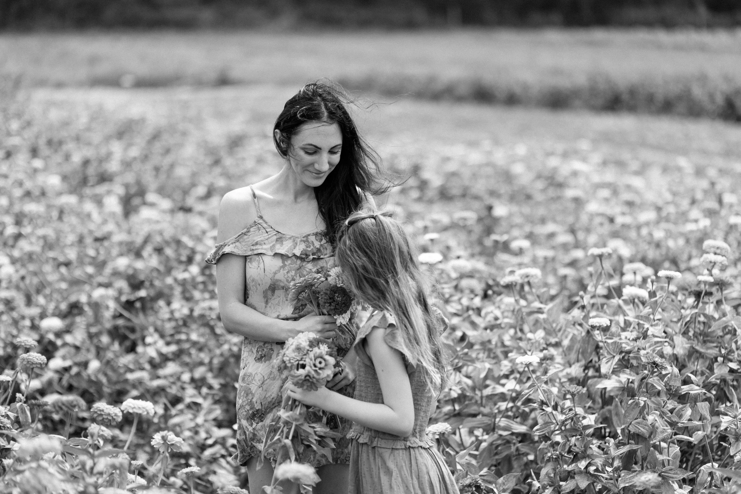 2022-09-05-maple-acres-farm-white-daisy-studio-BW-53.jpg