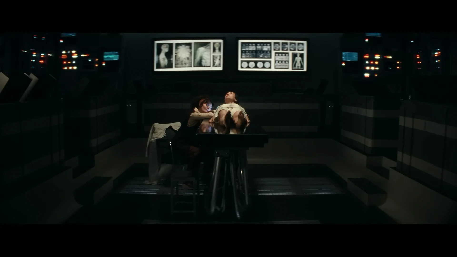 Alien S1 BTS-53.jpg
