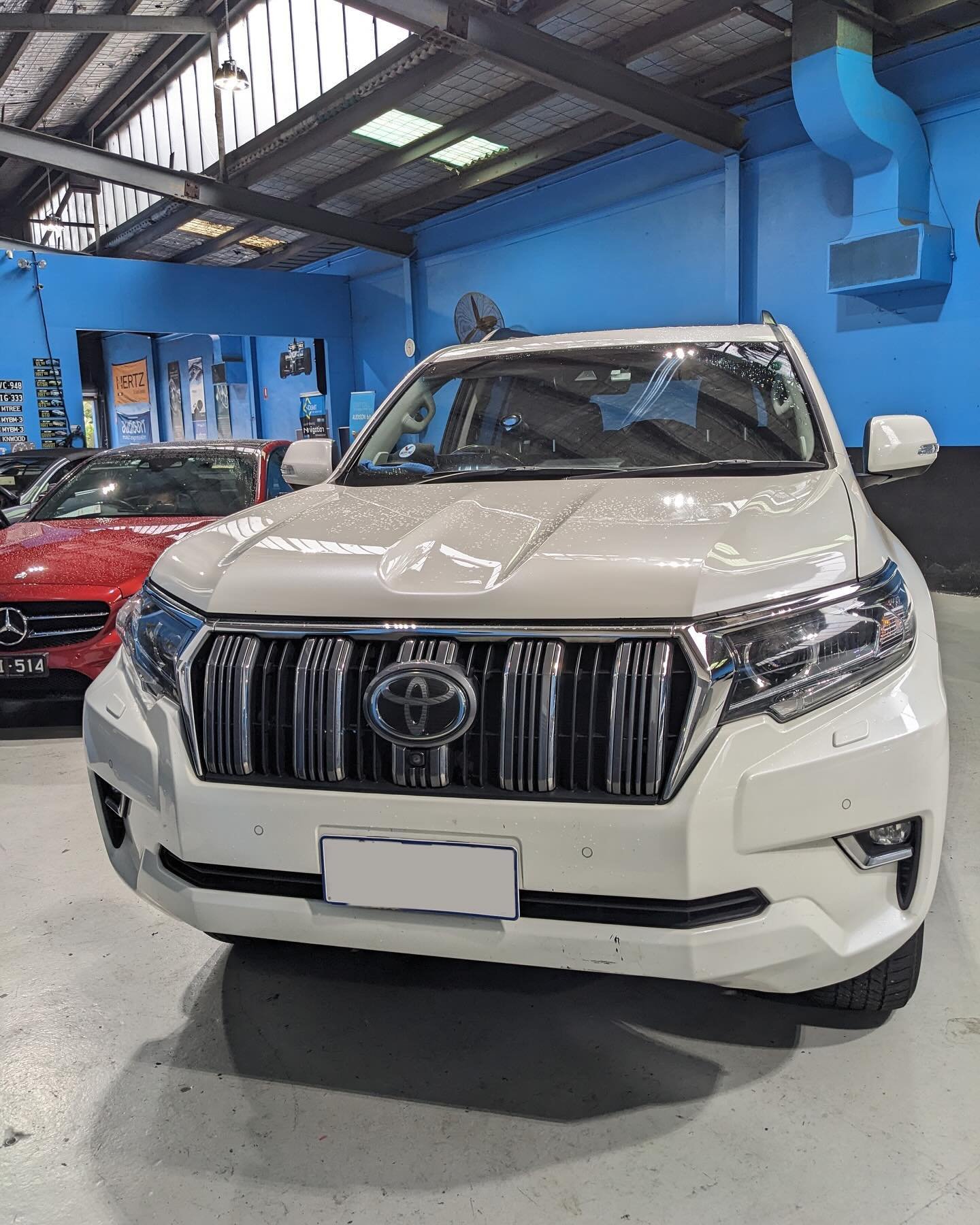 Some classic factory Apple CarPlay and Android Auto integrations into this Merc and Prado! Nice way to start the weekend, with an upgrade to your factory system!