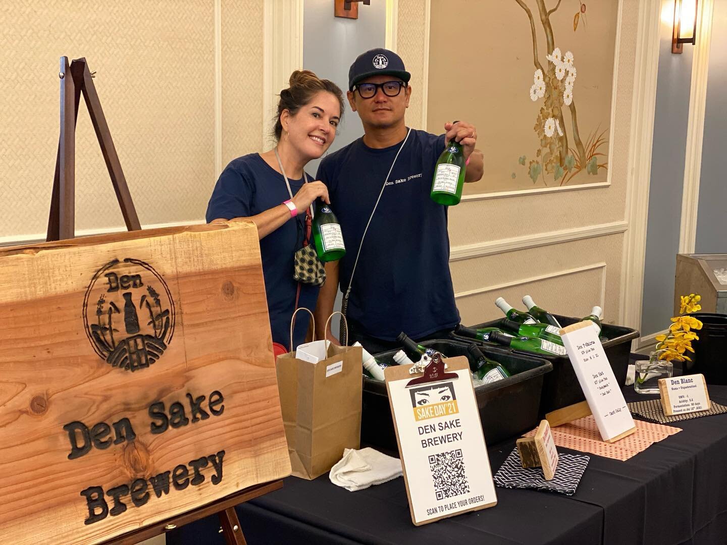 🗣🍶❤️ One of the most popular tables at SAKE DAY is always the @densakebrewery table with Lani and Yoshi Sako from Oakland's Den Sake Brewery. 🌾🌞

These two used to attend SAKE DAY as guests before they opened their brewery, so they know the tasti