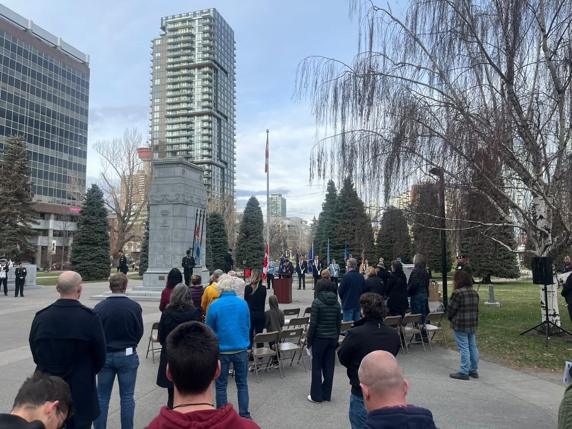This morning, a few members of the Kangaroos attended the ANZAC Day service in Memorial Park to honour and remember the brave members of the Australian and New Zealand Army Corps