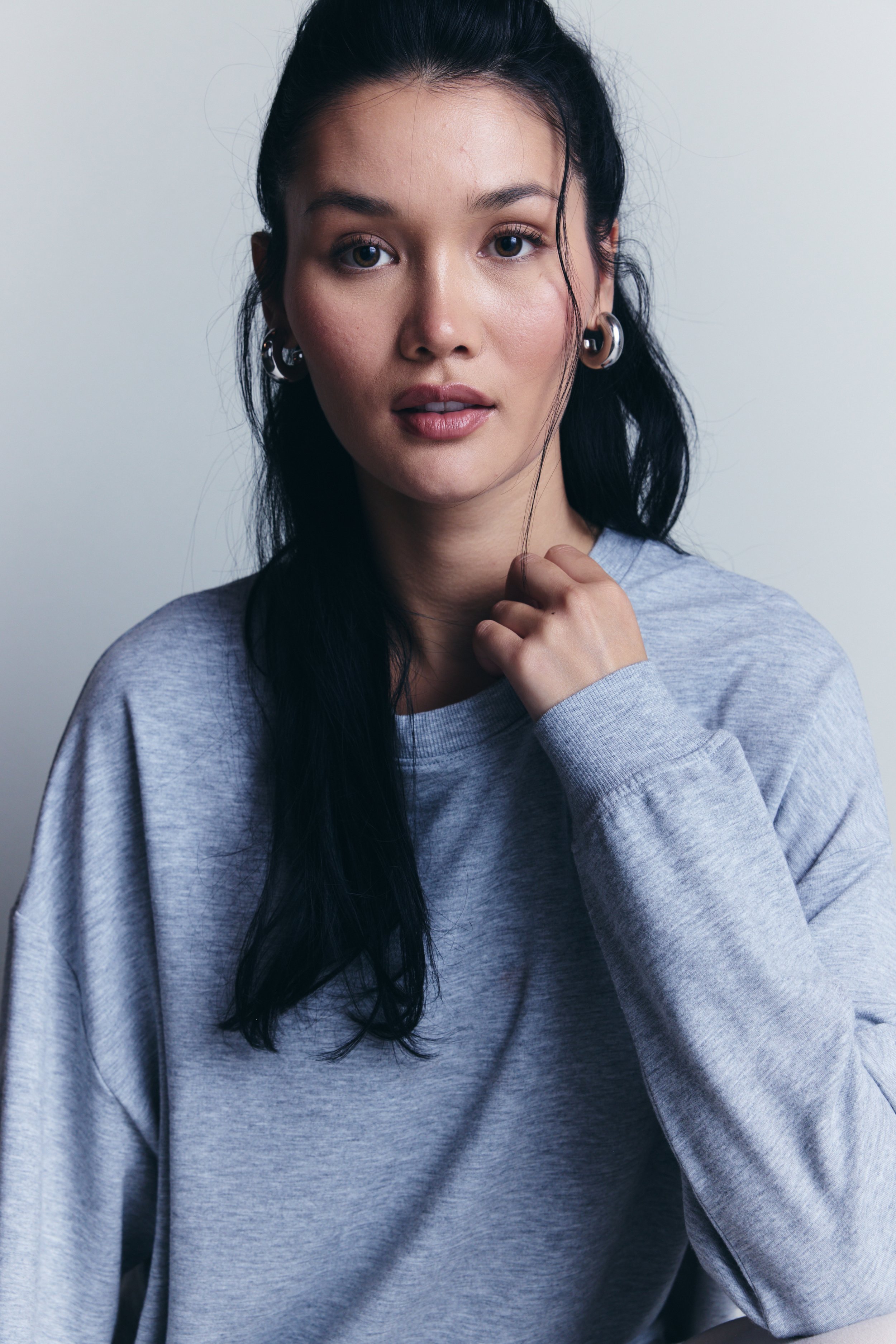 11A0623_Serene Crew Neck Relaxed Pullover_HTR Concrete_1926.jpg