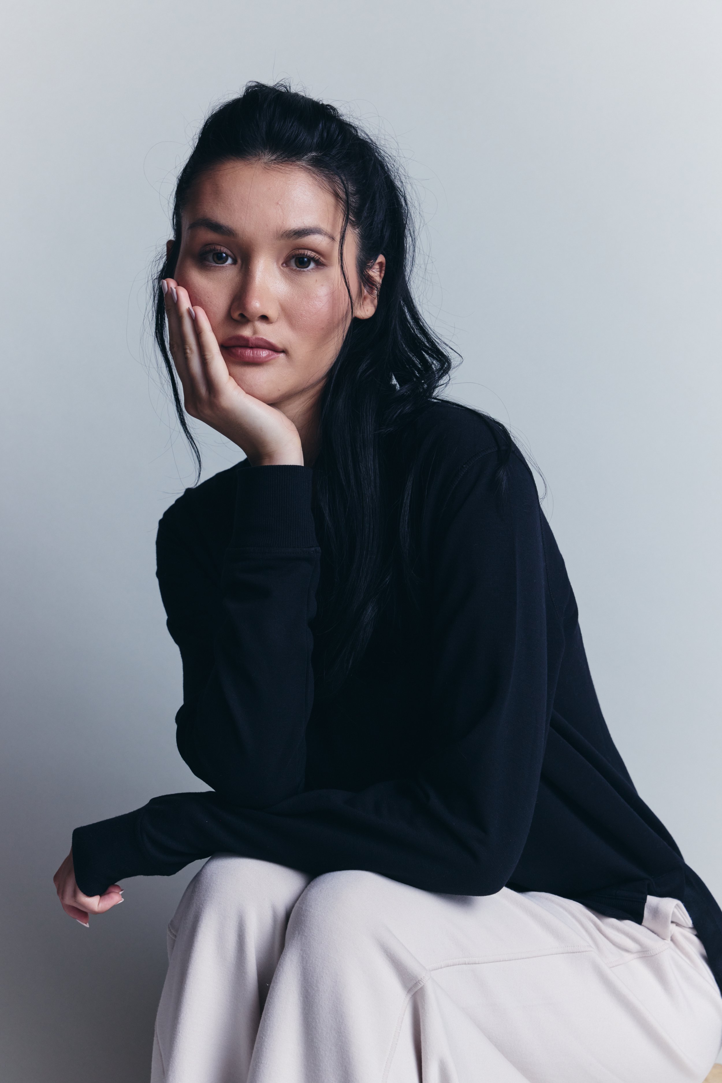 11A1076_Serene Brushed Side Slit Relaxed Pullover_Black_1893.jpg