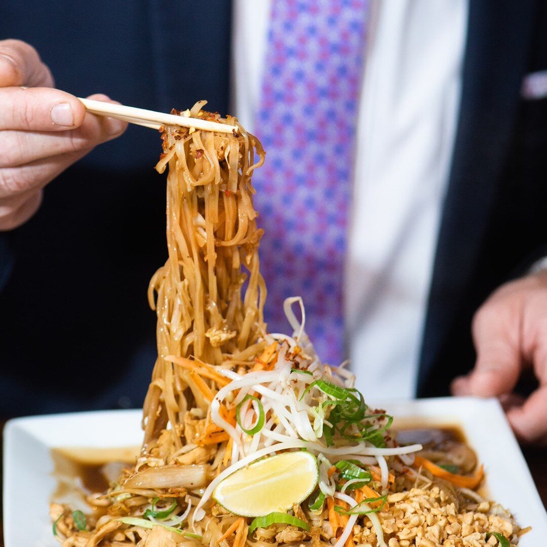 💥 NEW LUNCH SPECIAL 💥 $9 Pad Thai every Wednesday! Stir-fried rice noodles in our old-school Pad Thai sauce with egg, onion, scallion, cabbage, bean sprouts, crushed peanuts.
.
.
#padthai #noodles #noodle #ricenoodle #sauce #peanuts #thai #thaifood