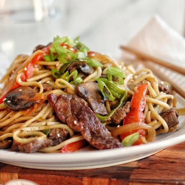 Skip the takeaway and make this restaurant-worthy Easy Beef Lo Mein at home! 🍜🥢

Packed with tender beef, fresh veggies, and incredible flavour, this quick and easy recipe is perfect for busy weeknights. If you're a lo mein lover, this one is guara