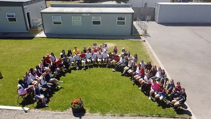 There is lots to be proud of this week in Scoil Chlochair Mhuire! Not only did sixth class raise 1000 euro for our new school sensory pod, they also hosted a beautiful graduation ceremony and left Scoil Chlochair Mhuire for the last time earlier toda