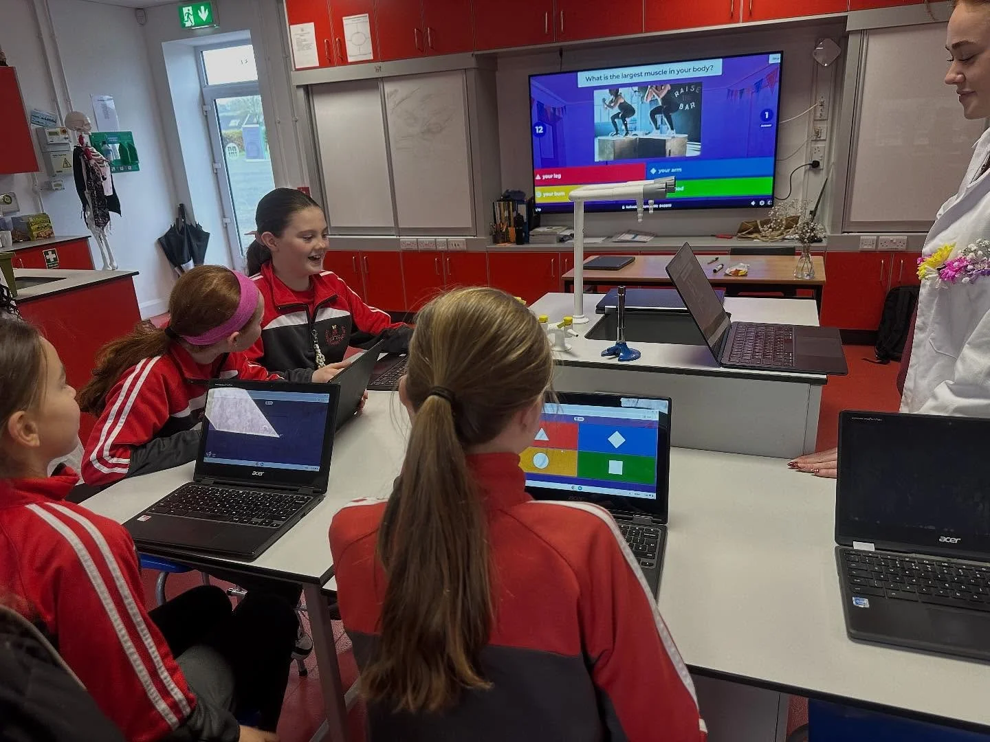 The 4th Class girls had a fantastic opportunity to visit St Aloysius College today as part of Science Week. They took part in a range of hands-on experiments that sparked plenty of curiosity and excitement. It was a wonderful chance to explore new id