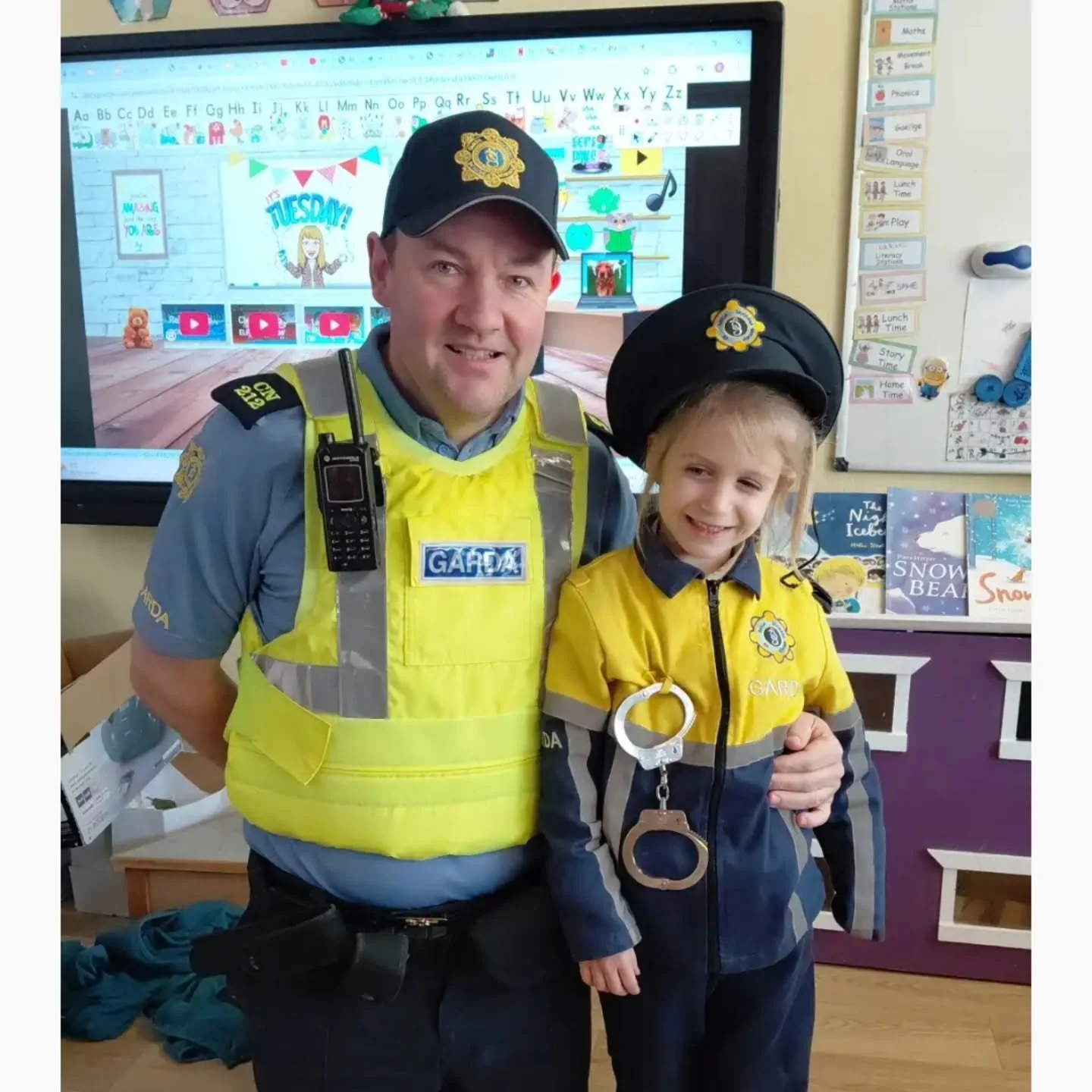 👮&zwj;♂️ Visit from Garda James

Today we welcomed Garda James, who spoke to all classes about bullying awareness, staying safe, and being kind as part of our Anti Bullying Week. 

The pupils engaged brilliantly and asked fantastic questions! 💬💛 m