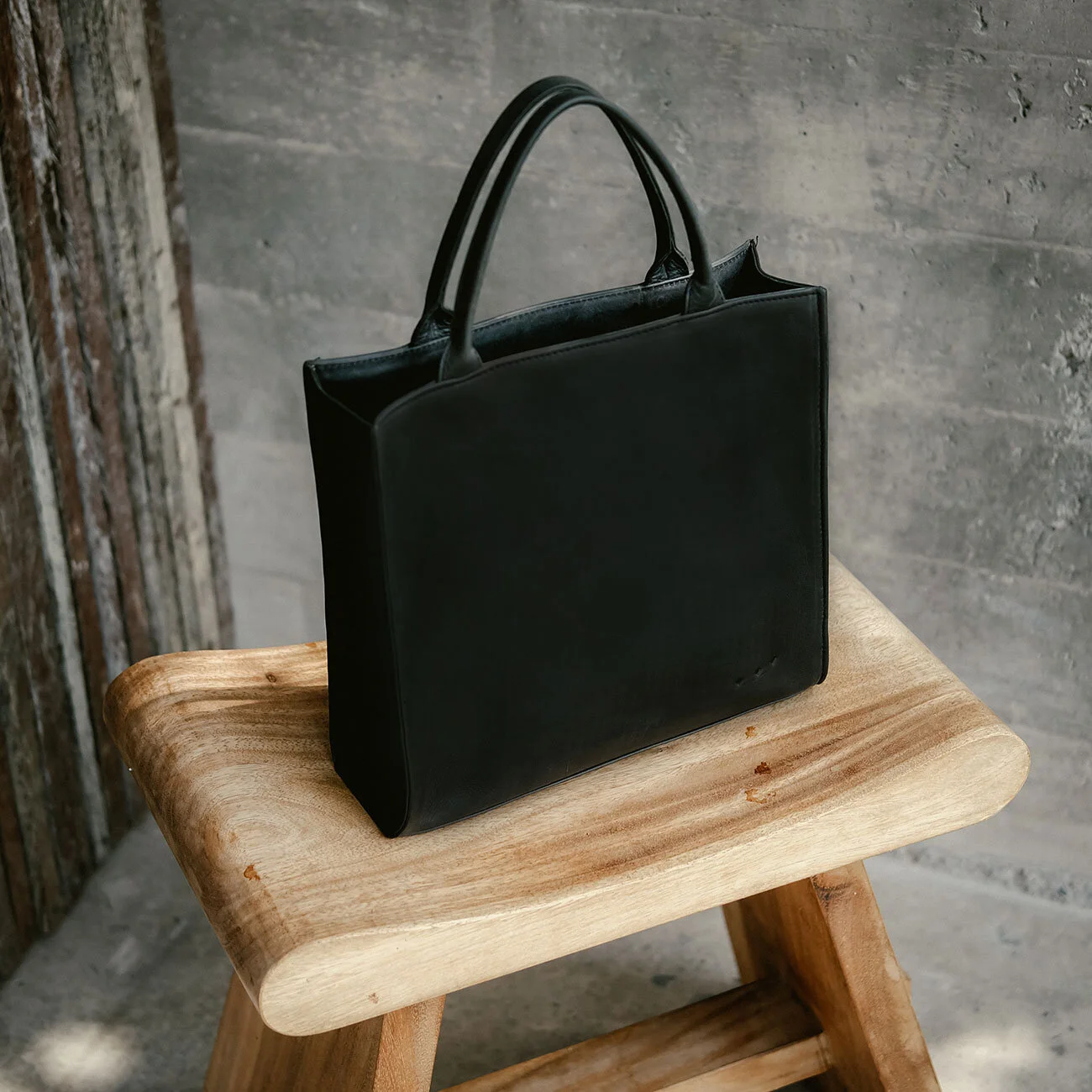 structured black tote