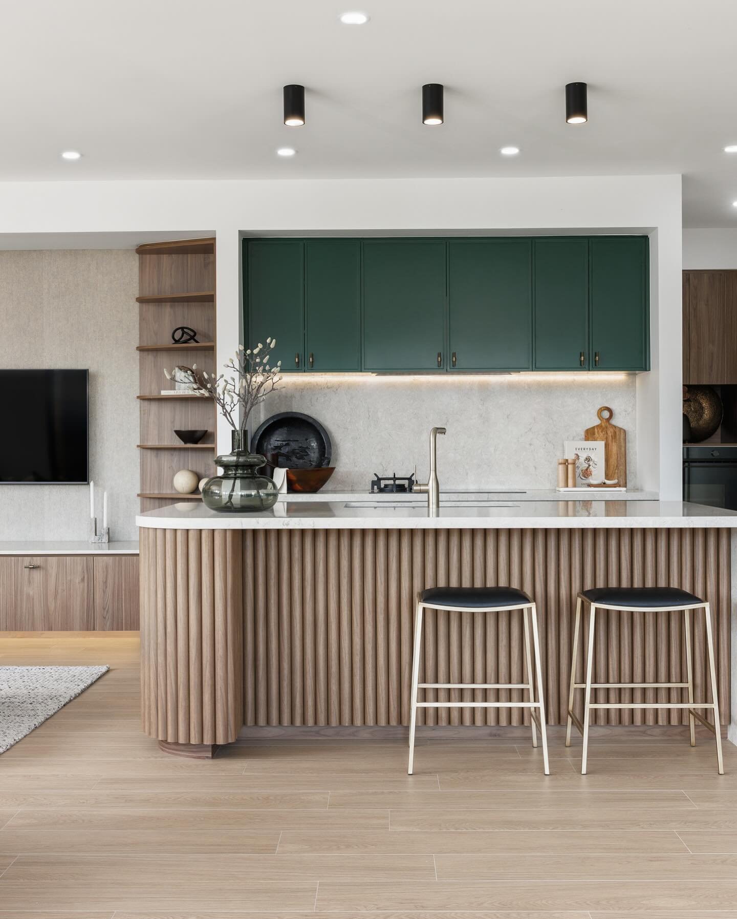 We absolutely enjoyed our collaboration with North Homes on this gorgeous Contemporary kitchen display! From the sleek curved island with battan detailing to the stone splashback and antique brass handles, every detail was meticulously crafted for bo