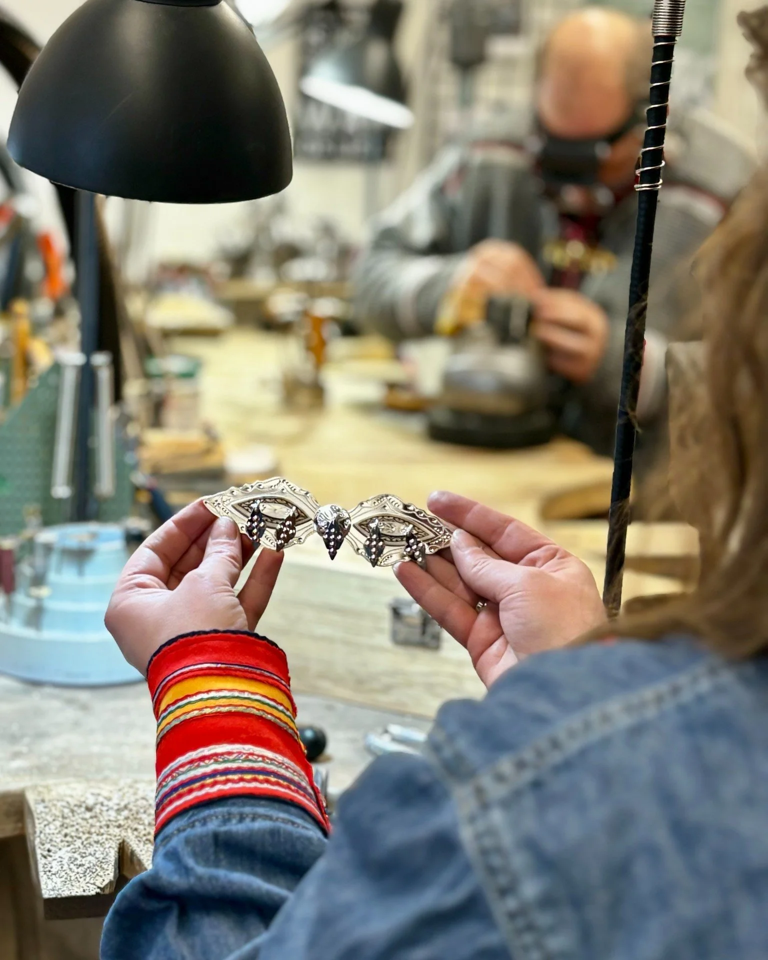 In the quiet glow of the workshop, silver takes shape - slowly, patiently, by hand 🔨✨ 

In this small, intimate visit, with just 8 guests at most - you step inside Erica Huuva&rsquo;s S&aacute;mi silver workshop and feel the craft up close 🪶

You l