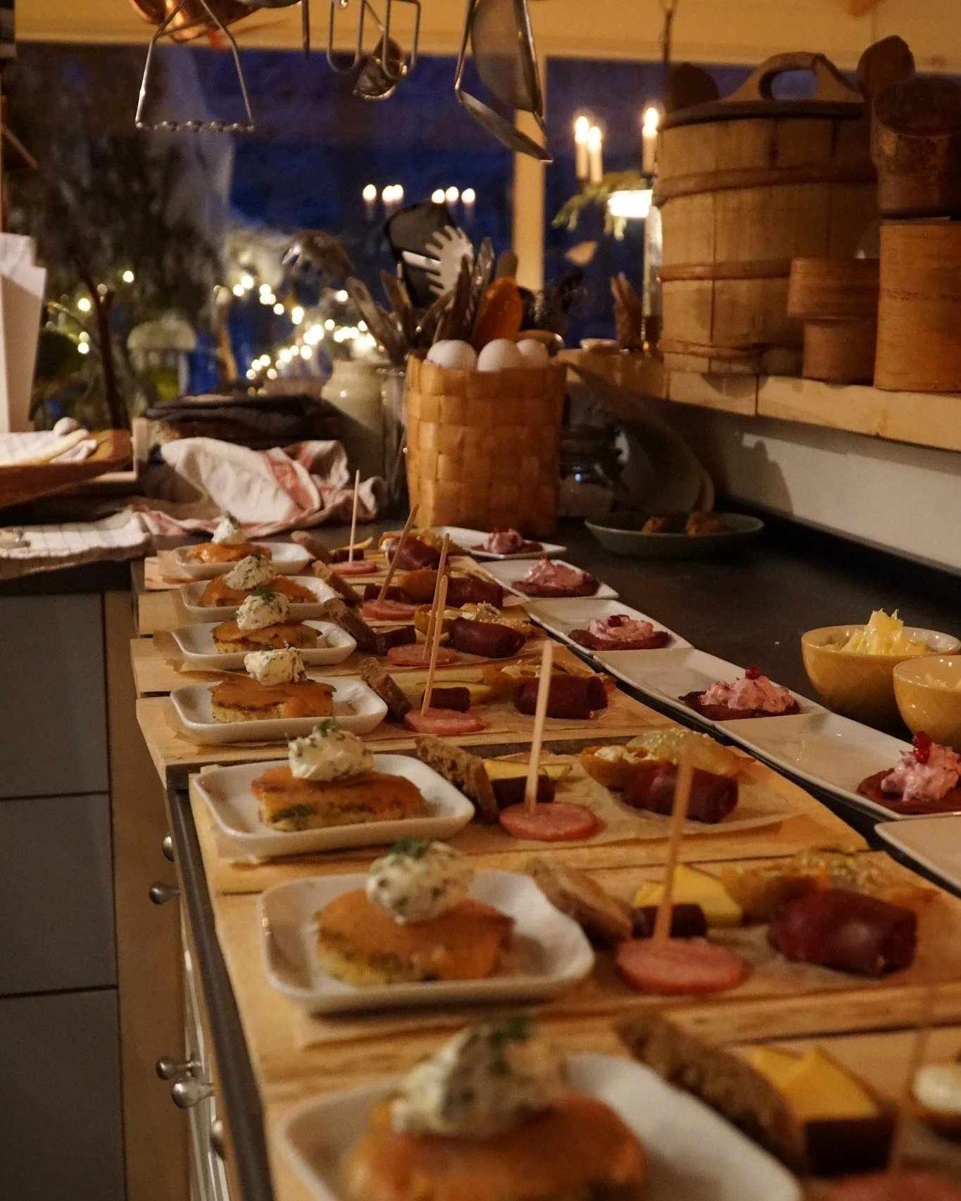 The heart of all our experiences is local food - not only what we eat, but how we gather, prepare, share and listen 🧑&zwj;🍳🌿

During winter, we welcome our guests into our Guestaurant. A warm space wrapped in wood and soft light, with large panora