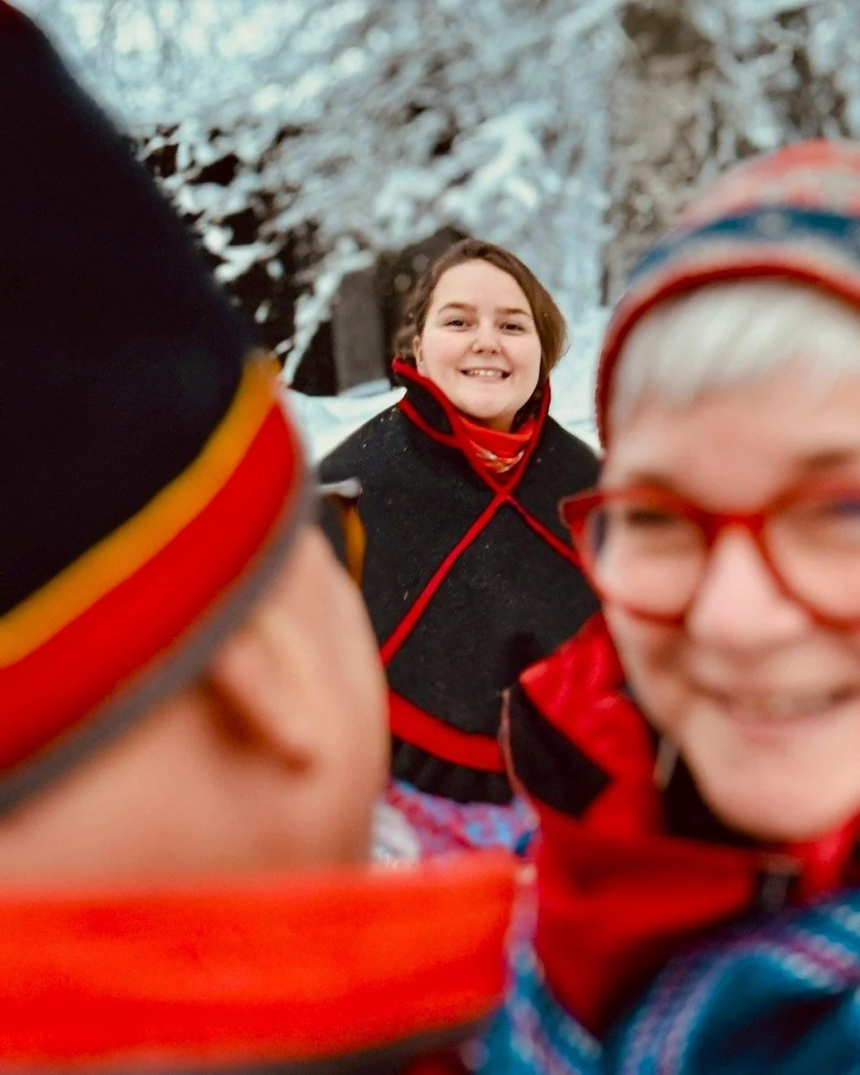 When you meet us &ndash; and other S&aacute;mi people &ndash; you may notice that our g&aacute;kti, the traditional S&aacute;mi dress, can look different from person to person. That&rsquo;s because each g&aacute;kti tells a story. 💙

The g&aacute;kt