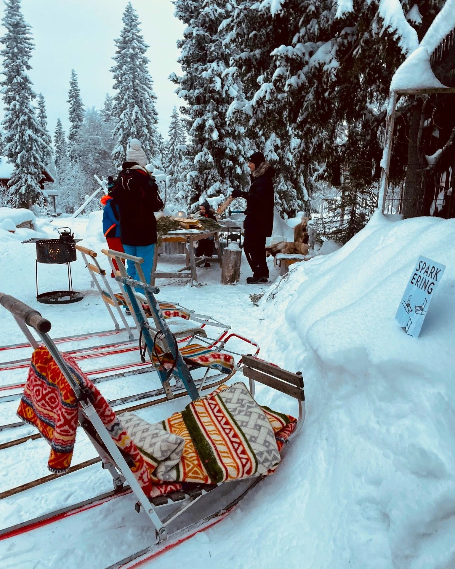 Here, at Huuva Hideaway, kick sledding isn&rsquo;t just an activity - it&rsquo;s a way of moving through winter 😉❄️

For us, and generations of people in northern Sweden, the kick sled (or spark) has been a simple, practical and reliable transportat