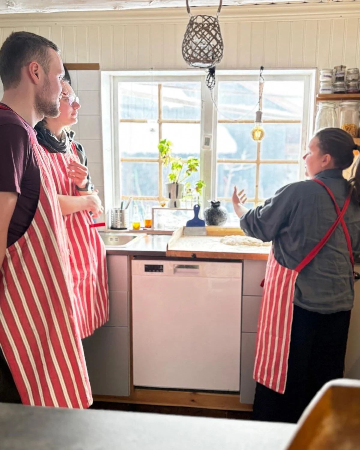 It&rsquo;s SPRING WINTER here now. We happily shared a great day with two guests from Germany who joined us for a Bake, Make &amp; Taste Experience 😋🔥

We first spent some time outside with the reindeers, feeding them with lichen - and listening to