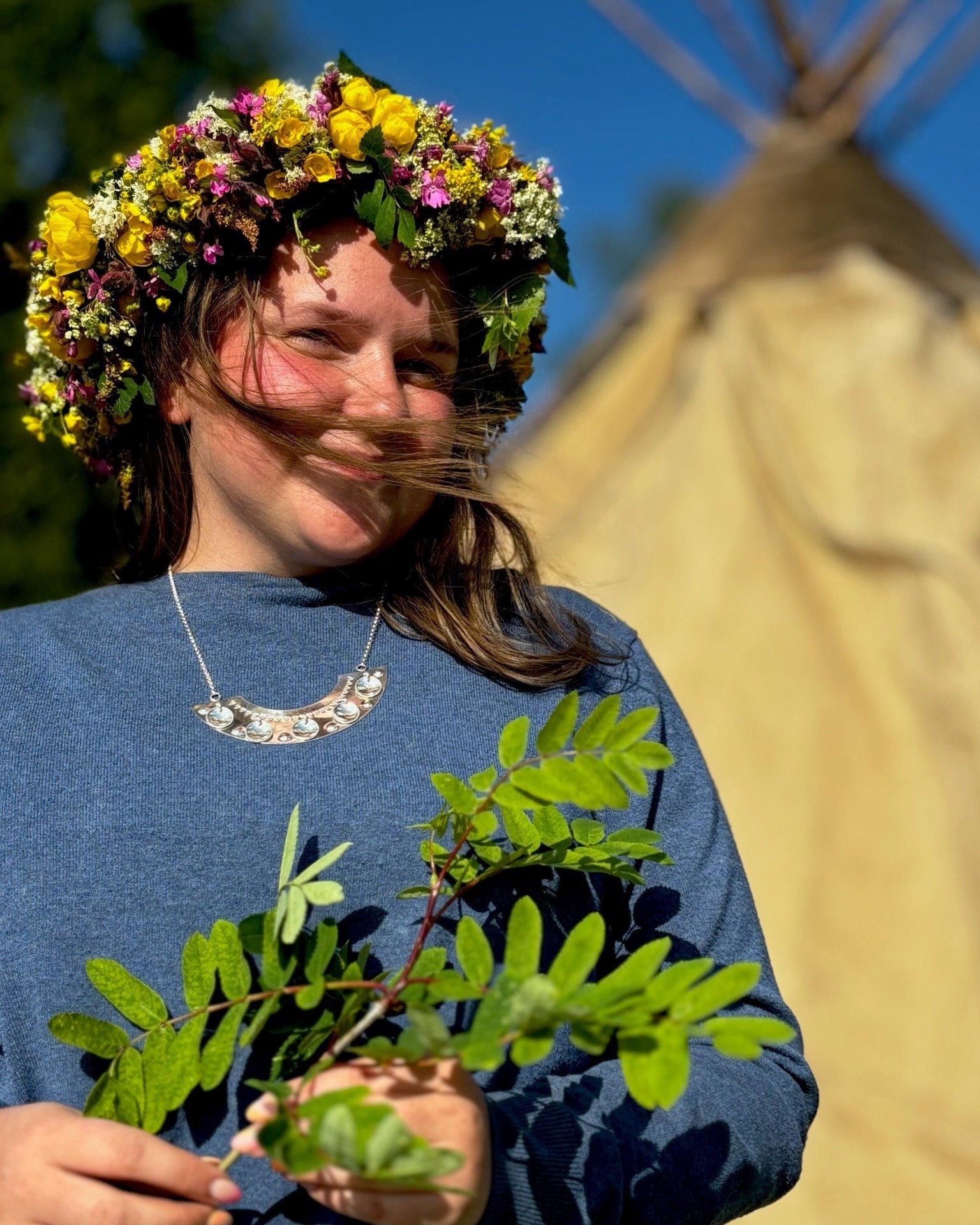 Have you ever heard of Swedish Midsummer? 😍 🇸🇪 🌸

It's a day when we celebrate the light, nature and togetherness - a time when family and friends gather to welcome the bright Nordic summer. For many Swedes, Midsummer is one of the most cherished