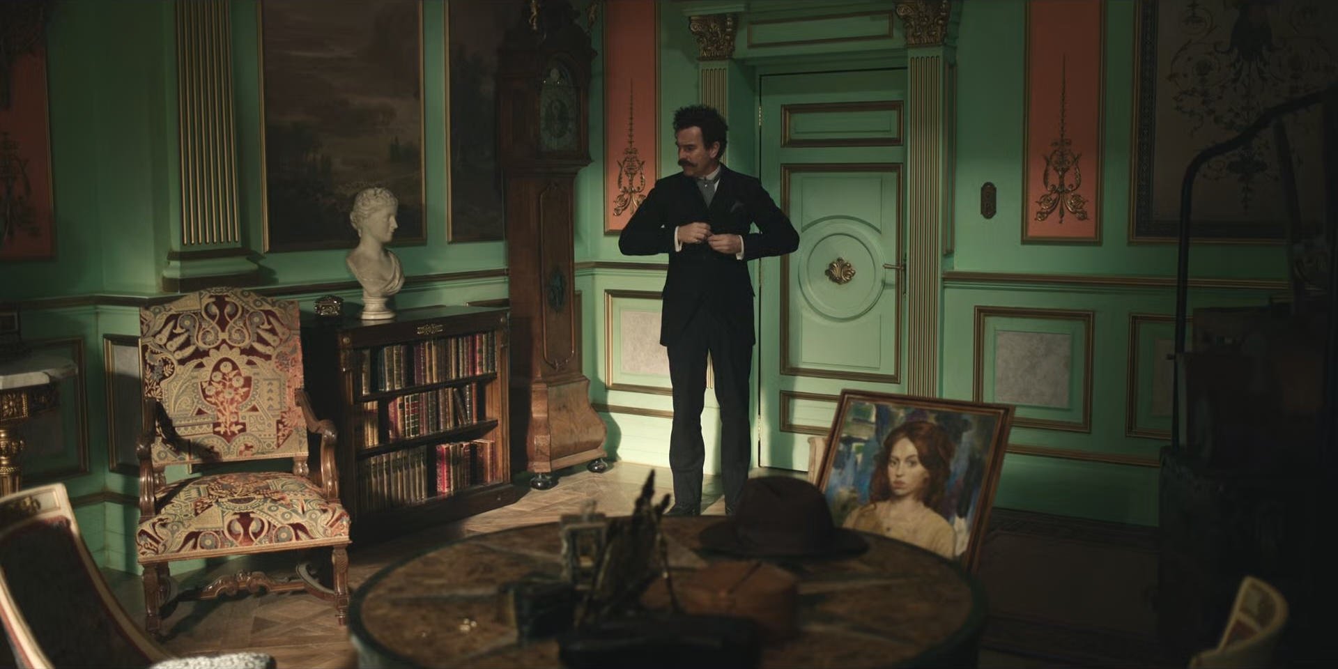 A GENTLEMAN IN MOSCOW