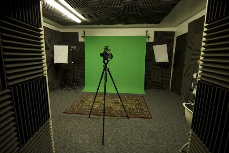 Lighting green screens well is essential to a good key