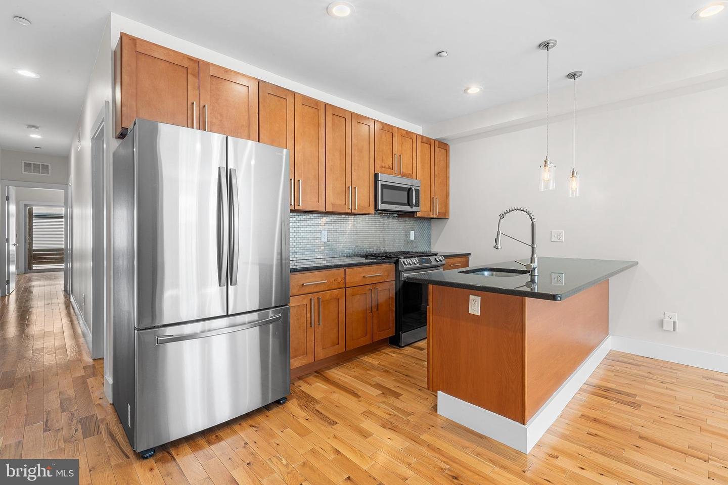 1607 Brown St Unit 1    Philadelphia, PA 19130