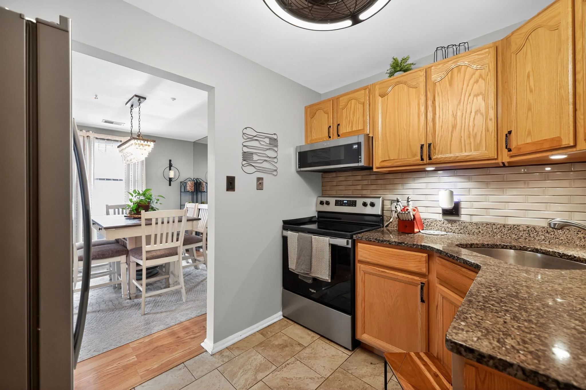 21_8_John_Hancock_Bldg_Turnersville_NJ_08012_USA-Kitchen-IMG_6465.jpg