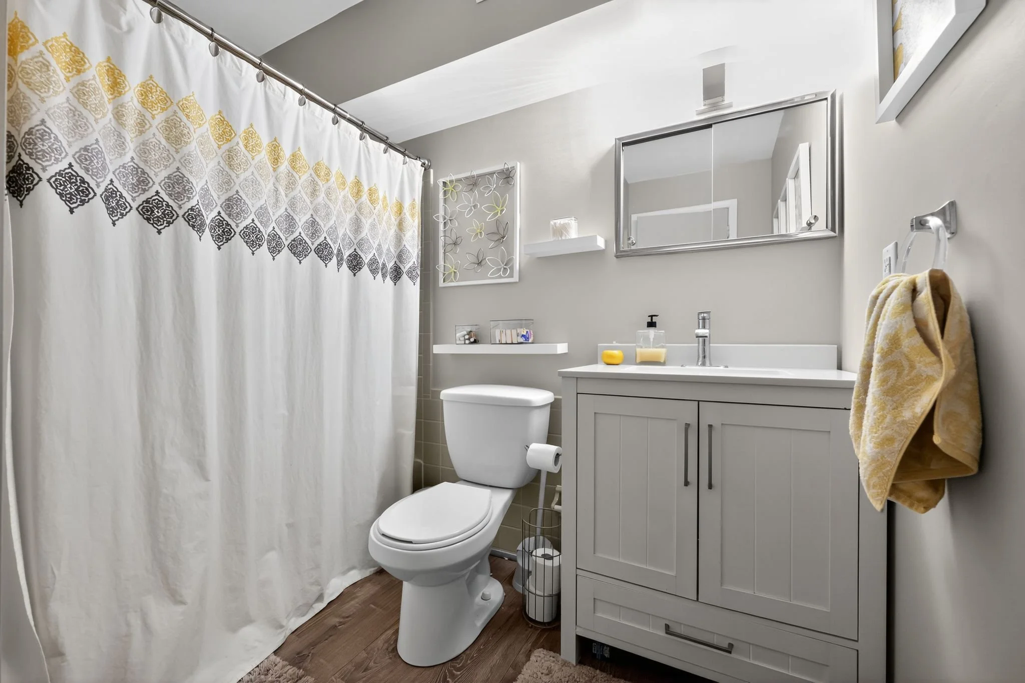 31_8_John_Hancock_Bldg_Turnersville_NJ_08012_USA-Bathroom-IMG_6526.jpg
