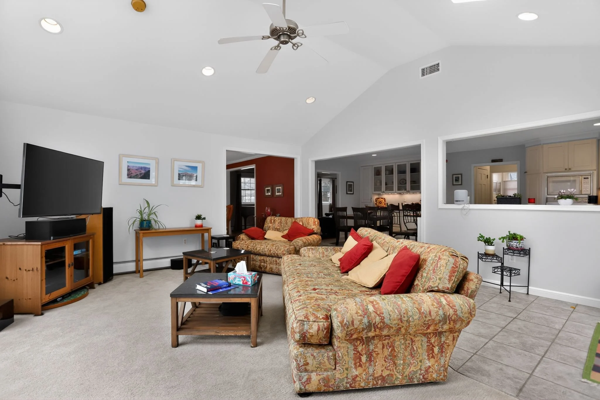 15_908_Judie_Ln_Ambler_PA_19002-Living_room-IMG_8707.jpg
