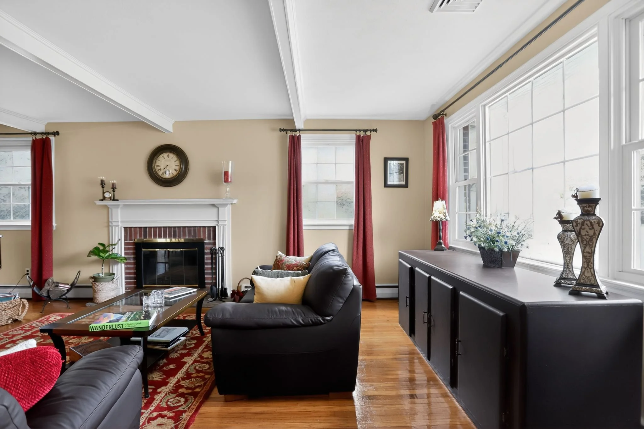 17_908_Judie_Ln_Ambler_PA_19002-Living_room-IMG_8685.jpg