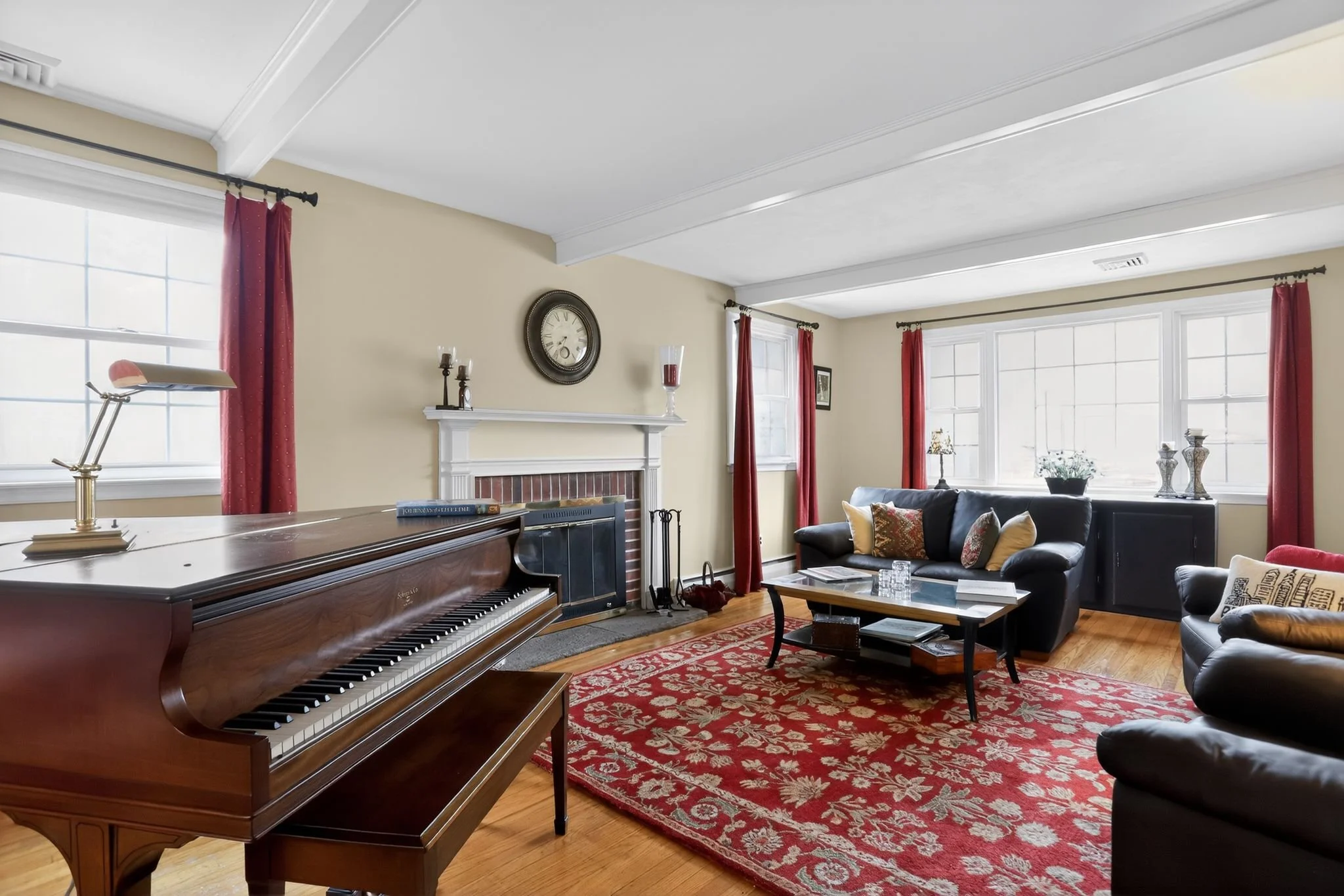19_908_Judie_Ln_Ambler_PA_19002-Living_room-IMG_8689.jpg