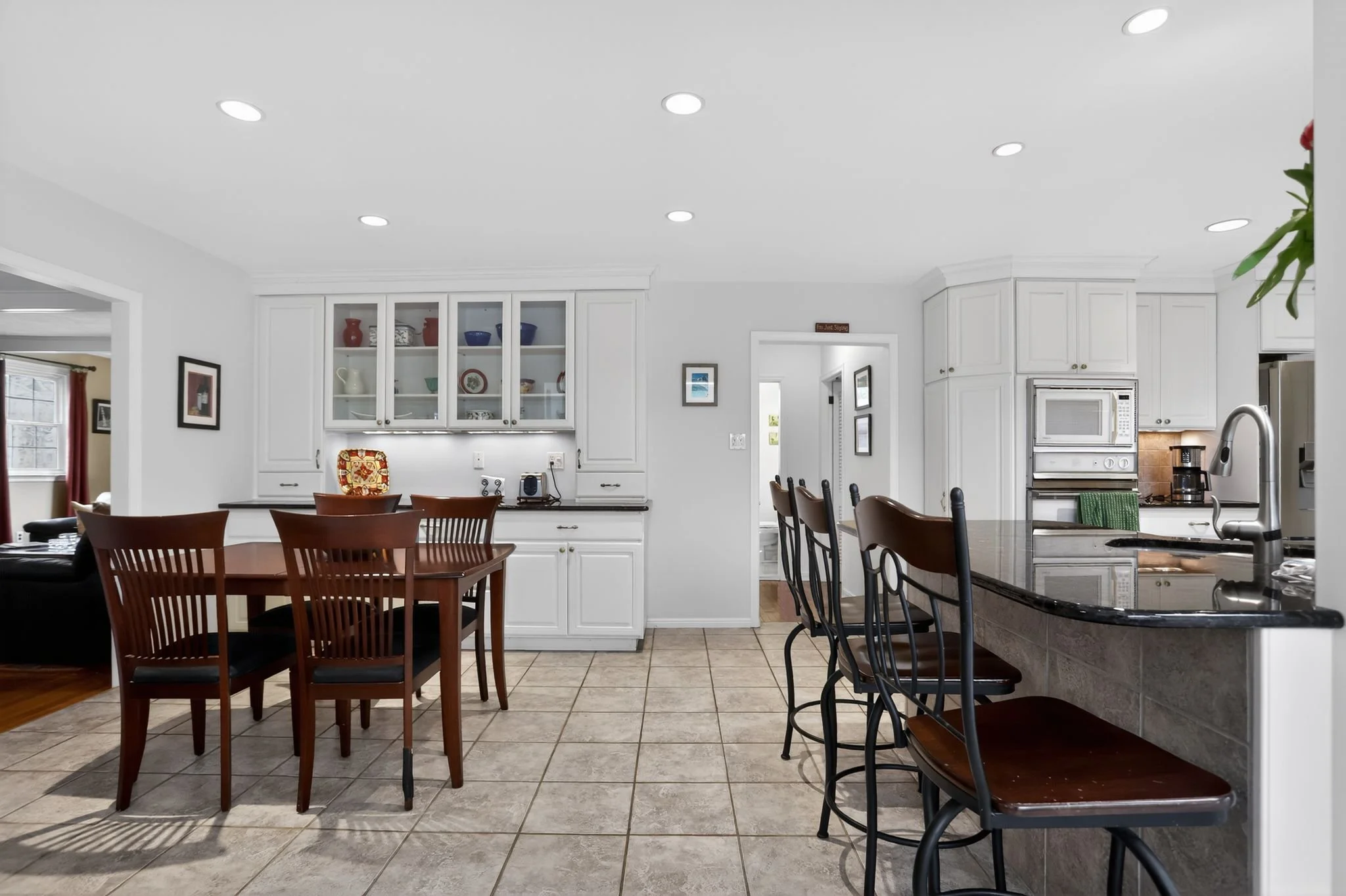 24_908_Judie_Ln_Ambler_PA_19002-Dining_room-IMG_8709.jpg