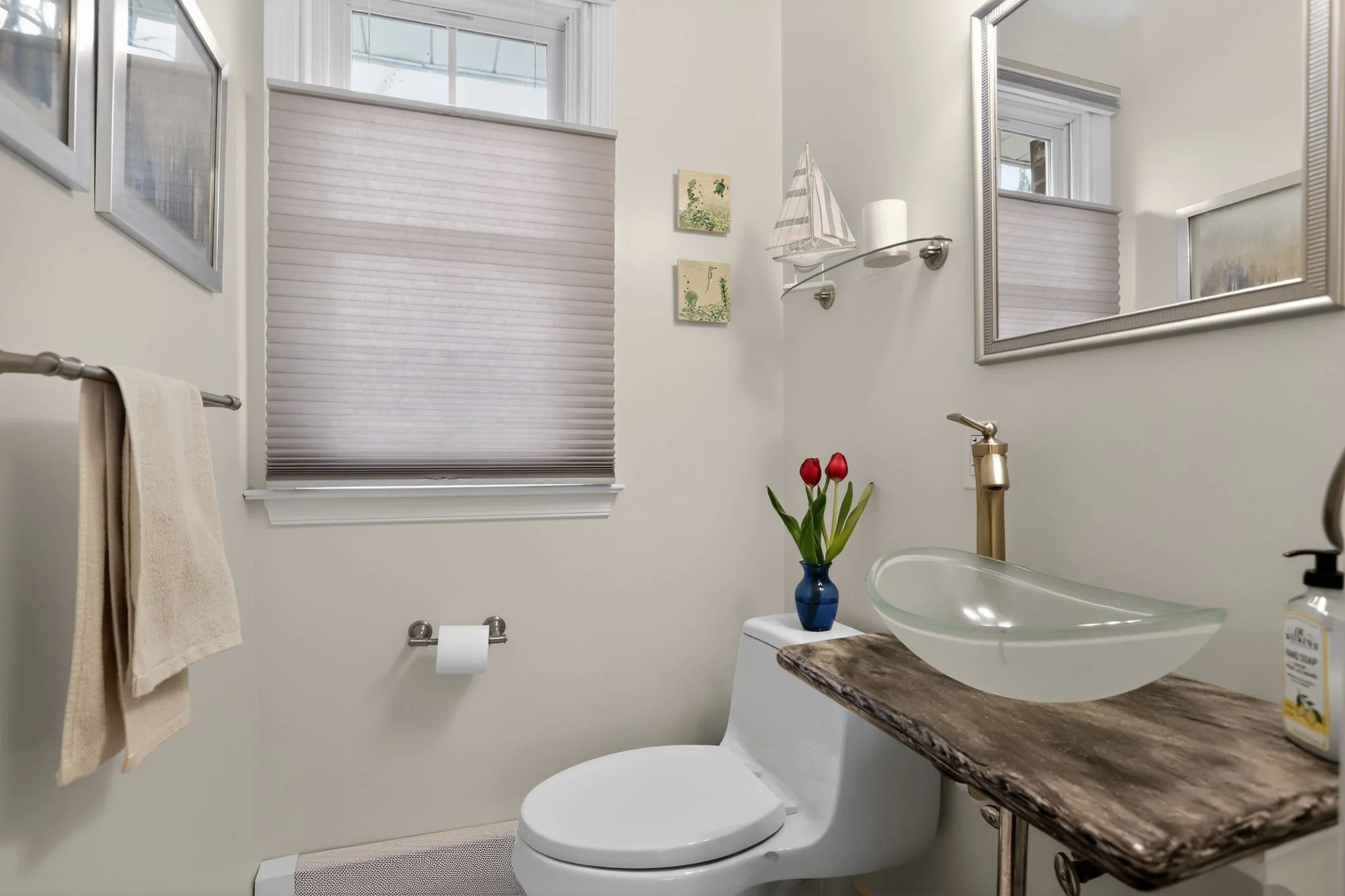 34_908_Judie_Ln_Ambler_PA_19002-Bathroom-IMG_8682.jpg