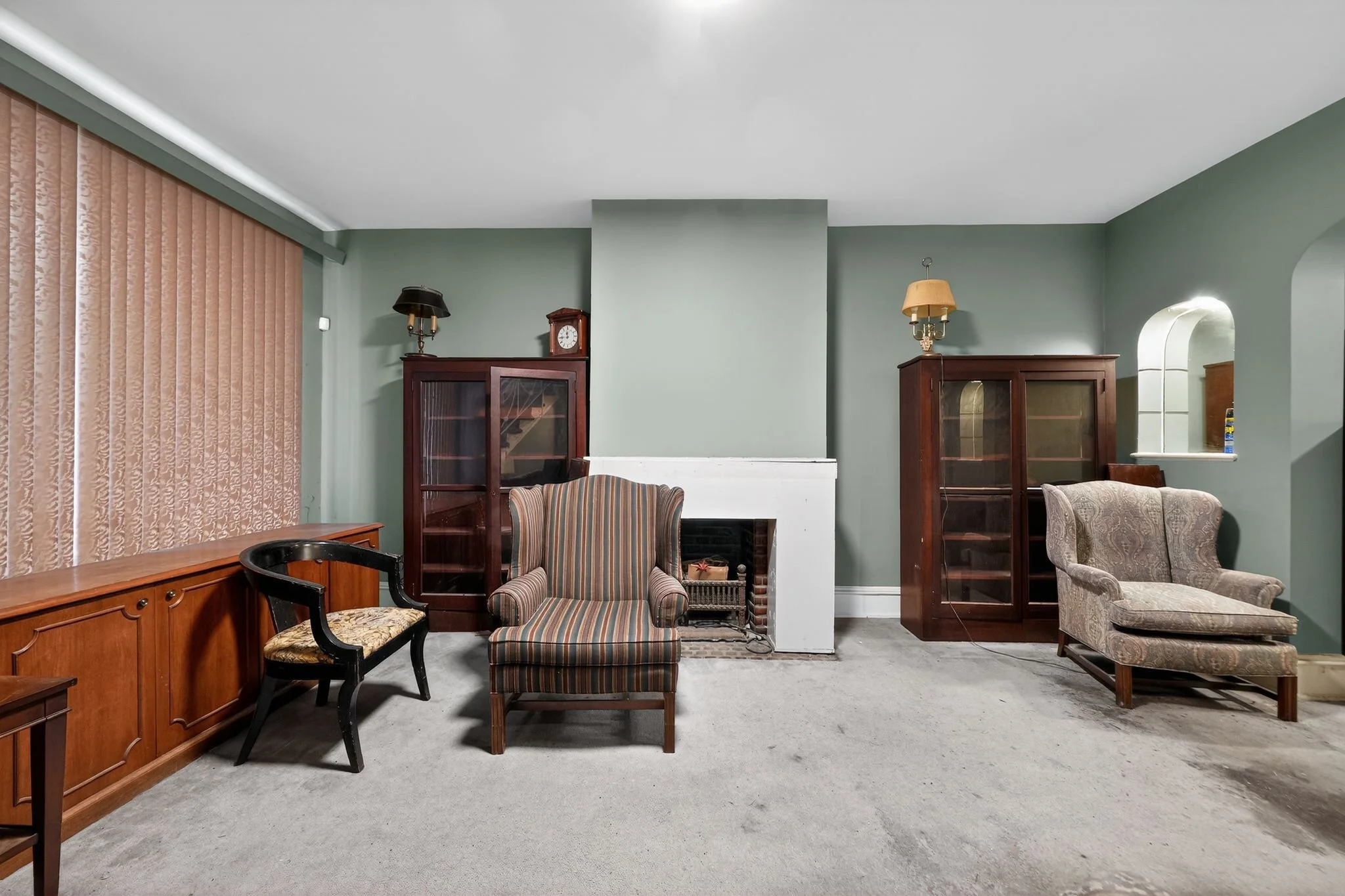 16_1325_E_Montgomery_Ave_Philadelphia_PA_19125-Living_room-DSC07133.jpg