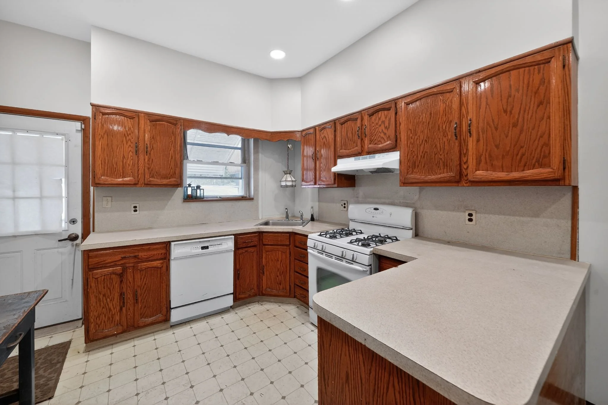 24_1325_E_Montgomery_Ave_Philadelphia_PA_19125-Kitchen-DSC07140.jpg