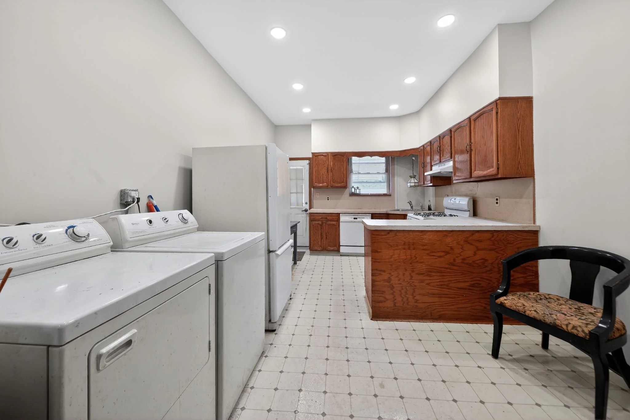 25_1325_E_Montgomery_Ave_Philadelphia_PA_19125-Kitchen-DSC07137.jpg