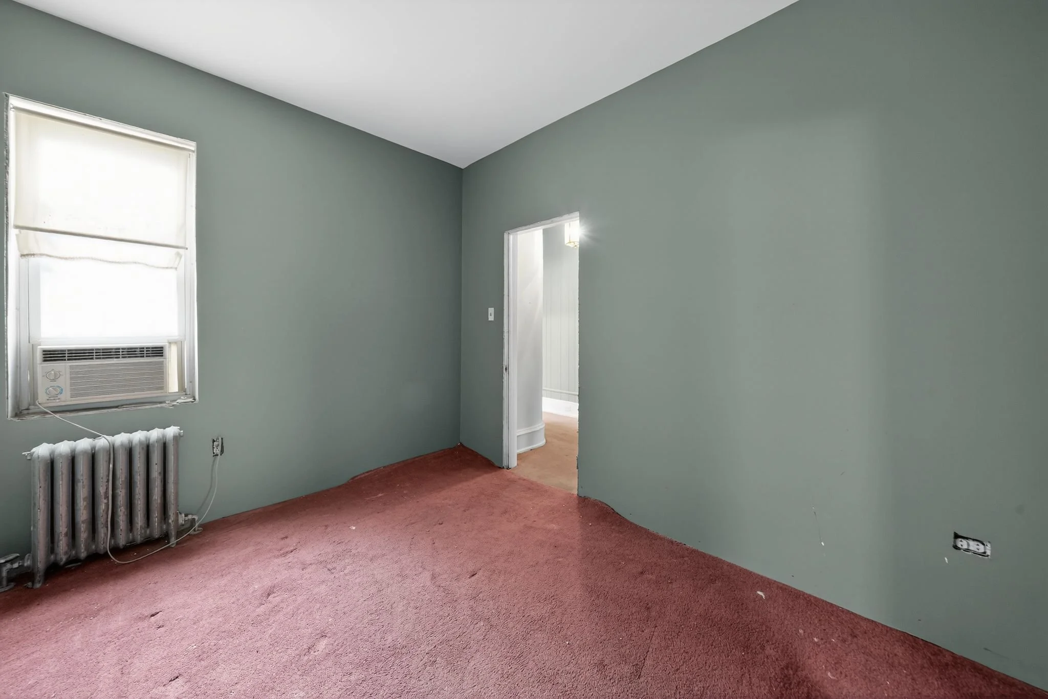 09_1325_E_Montgomery_Ave_Philadelphia_PA_19125-Living_room-DSC07163.jpg