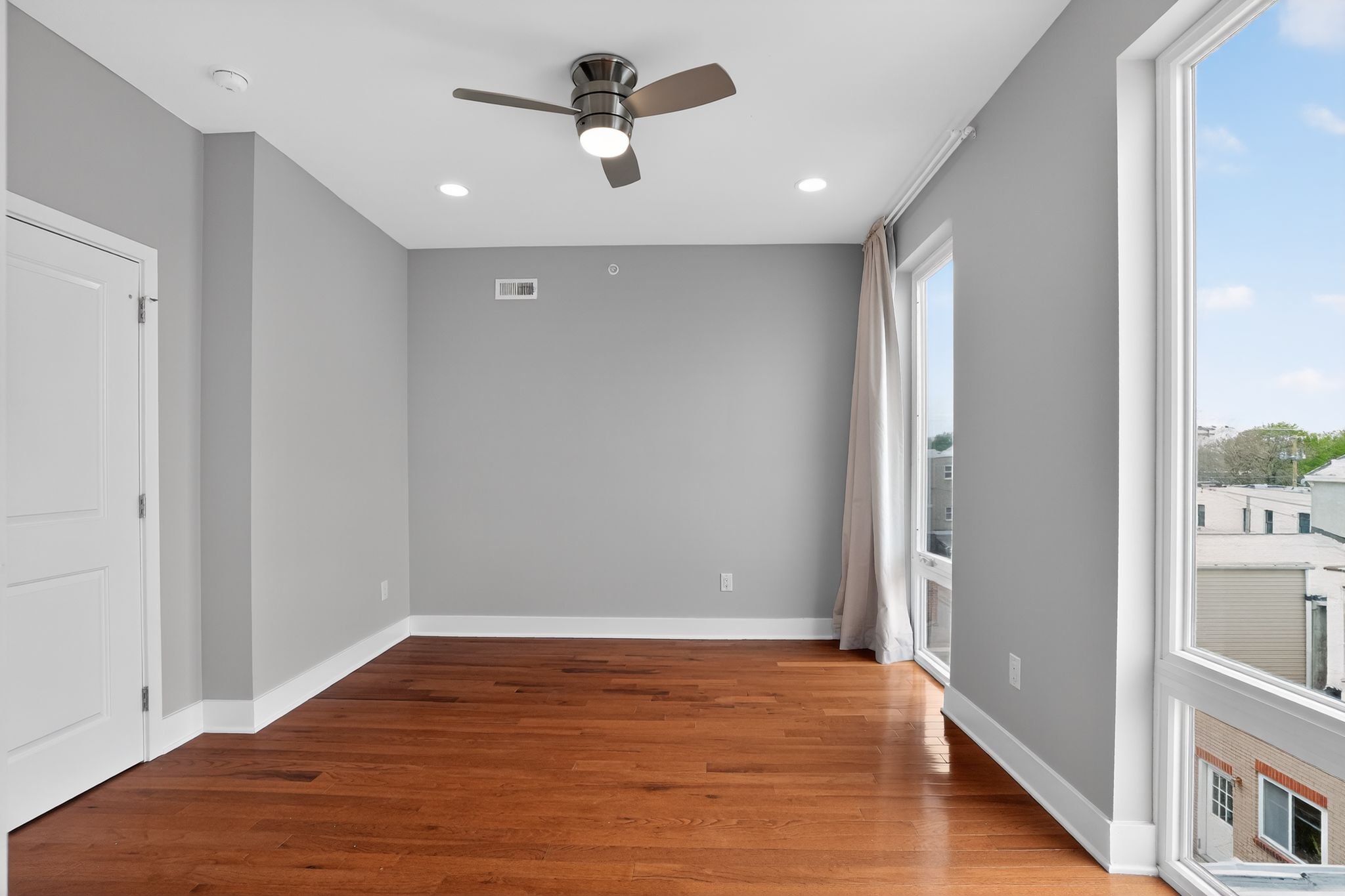07_2822_Livingston_St_Philadelphia_PA_19134-Living_room-CR107129.jpg
