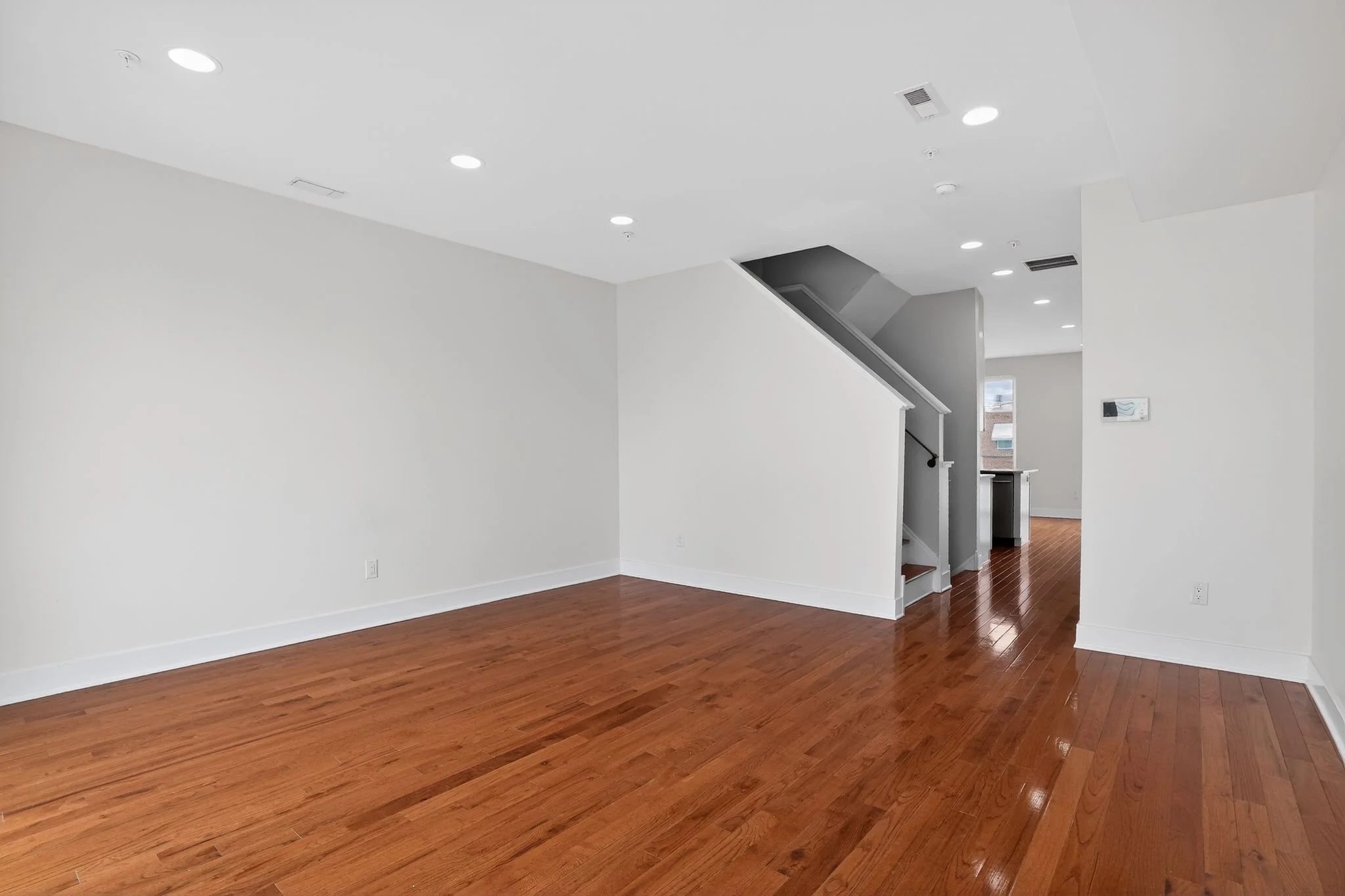 08_2822_Livingston_St_Philadelphia_PA_19134-Living_room-CR107093.jpg