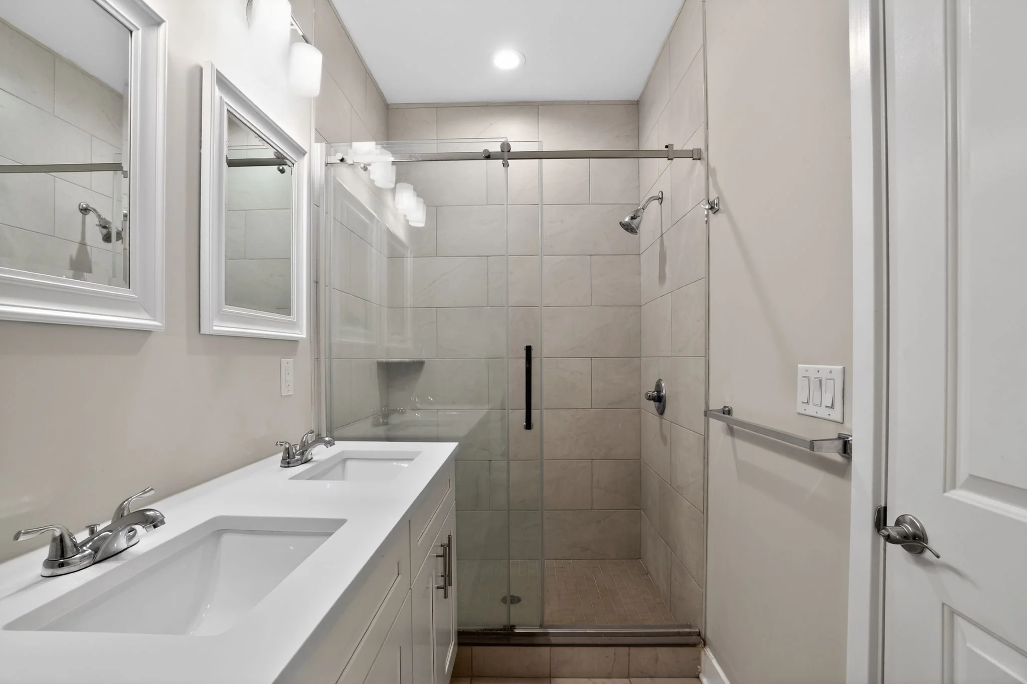 30_2822_Livingston_St_Philadelphia_PA_19134-Bathroom-CR107152.jpg