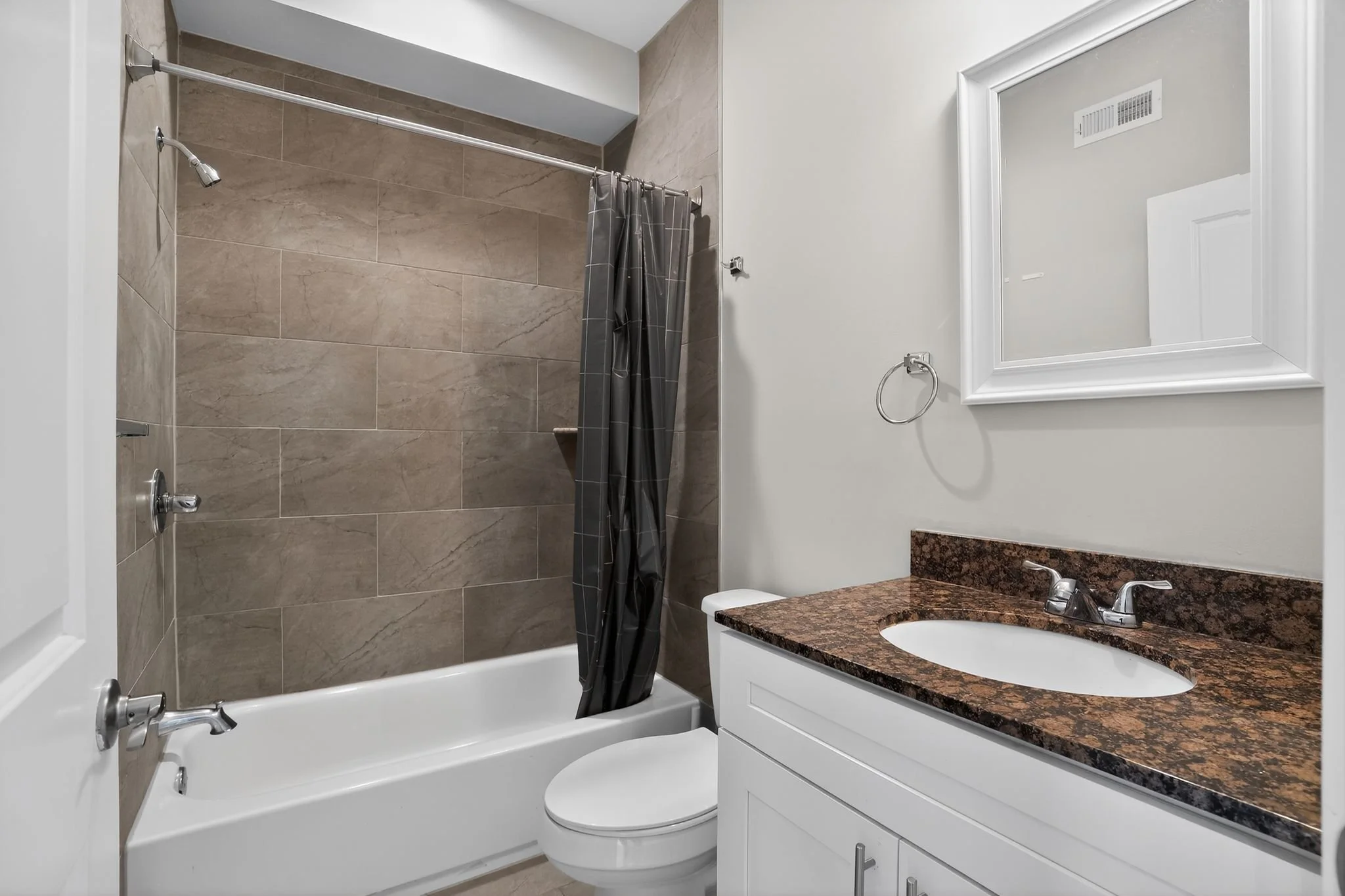 31_2822_Livingston_St_Philadelphia_PA_19134-Bathroom-CR107077.jpg
