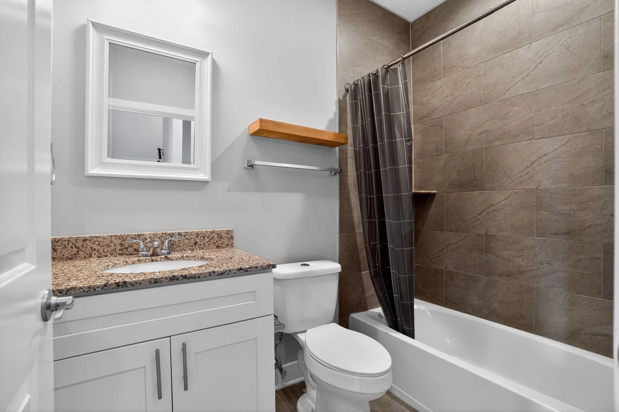 34_2822_Livingston_St_Philadelphia_PA_19134-Bathroom-CR107131.jpg