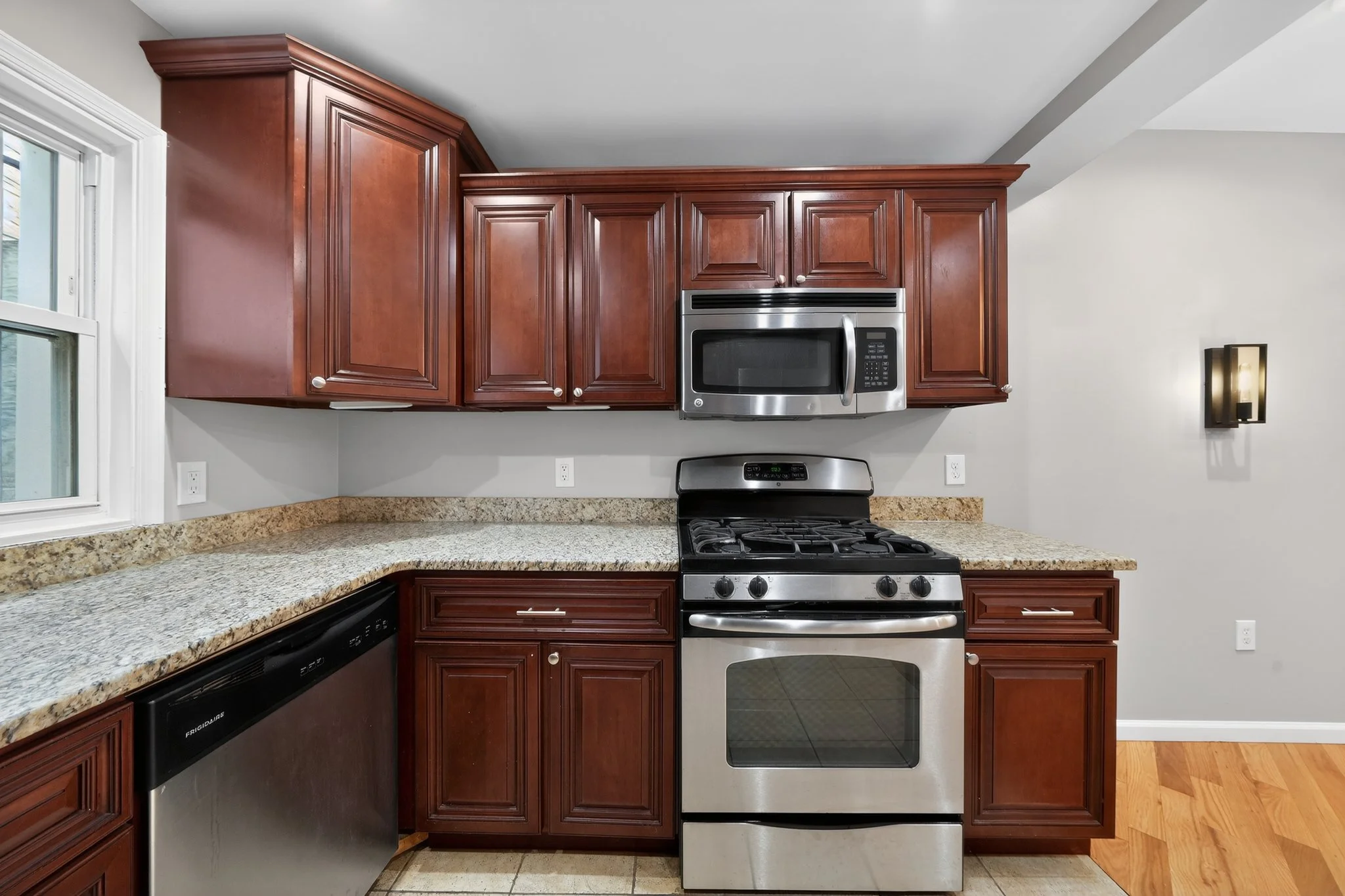 22_2448_Amber_St-Kitchen-7564.jpg