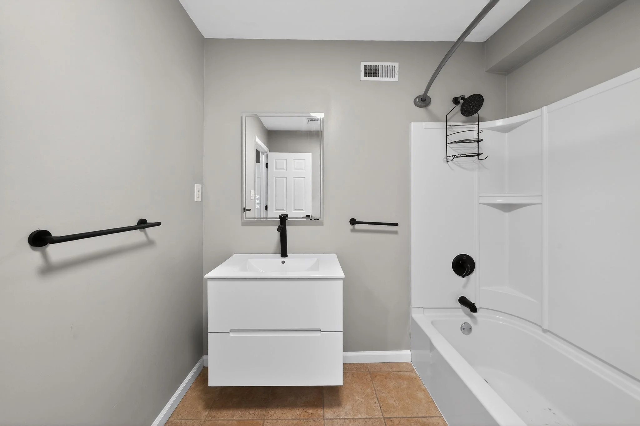 31_2448_Amber_St-Bathroom-7577.jpg