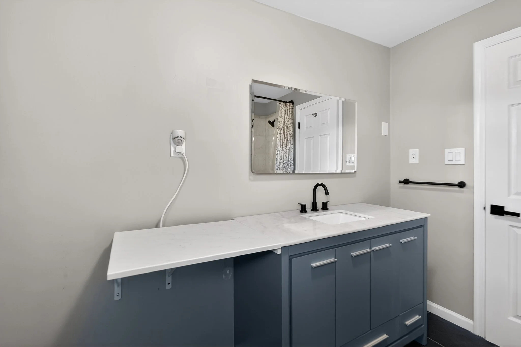 32_2448_Amber_St-Bathroom-7587.jpg