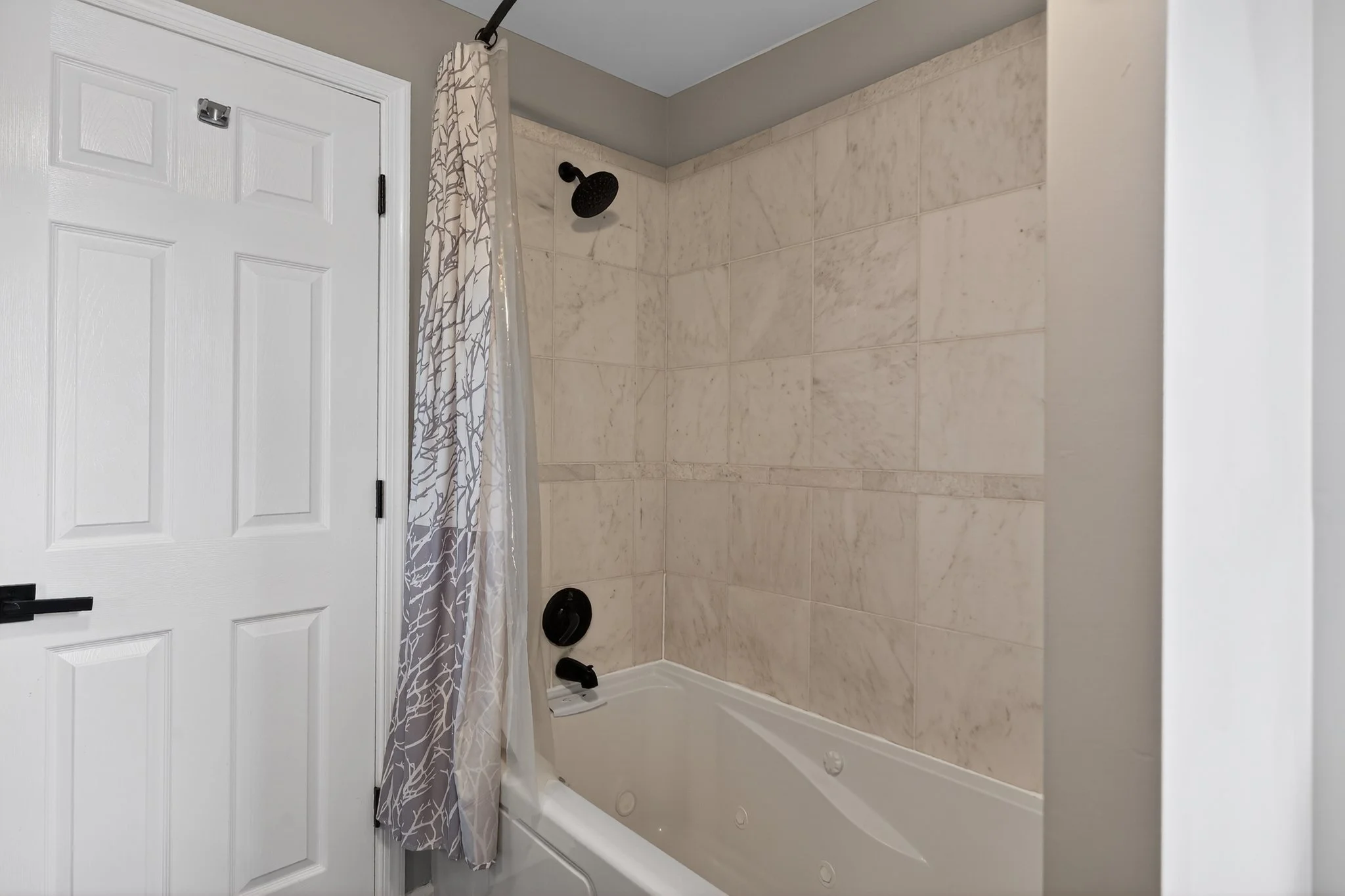 33_2448_Amber_St-Bathroom-7588.jpg