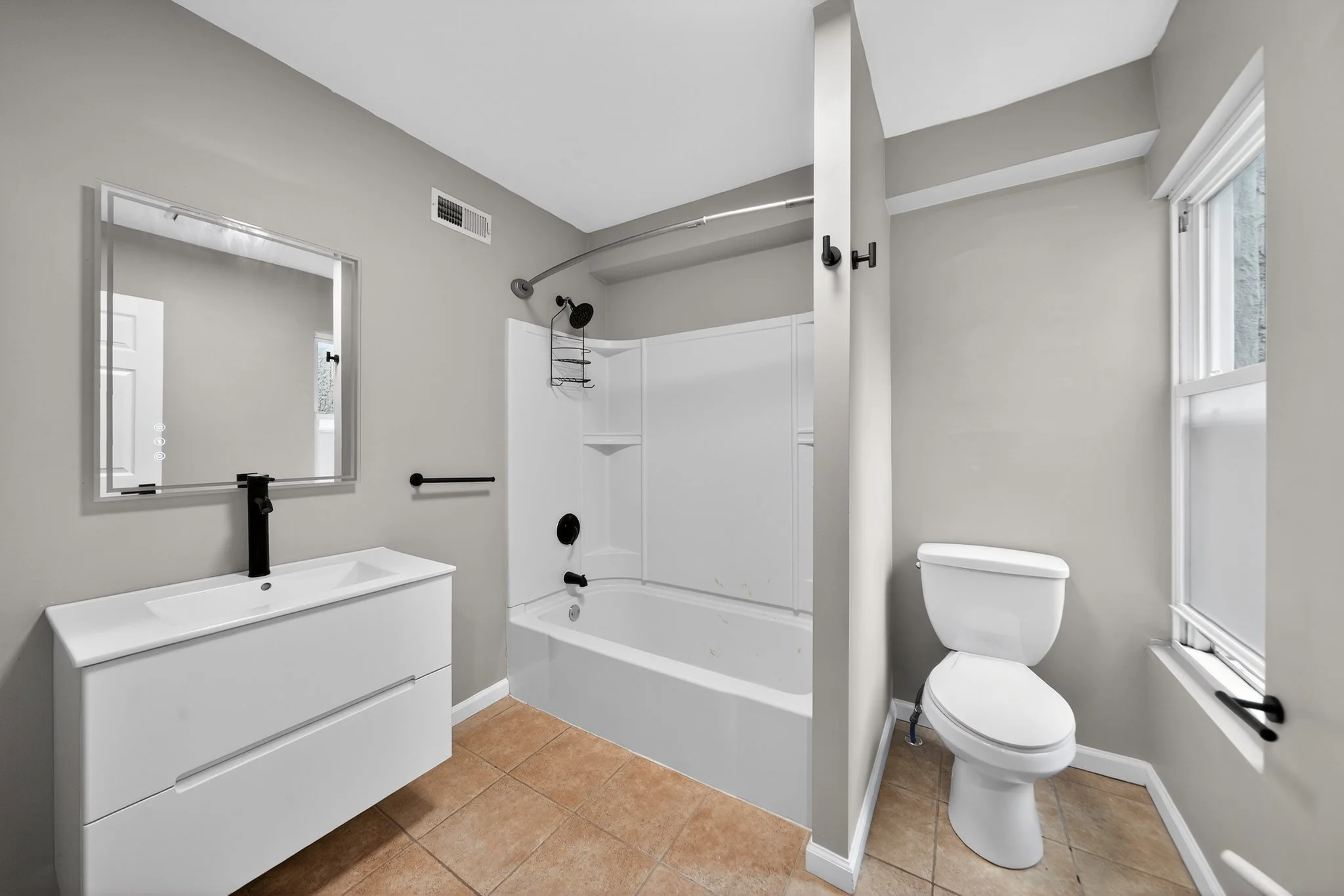 35_2448_Amber_St-Bathroom-7576.jpg