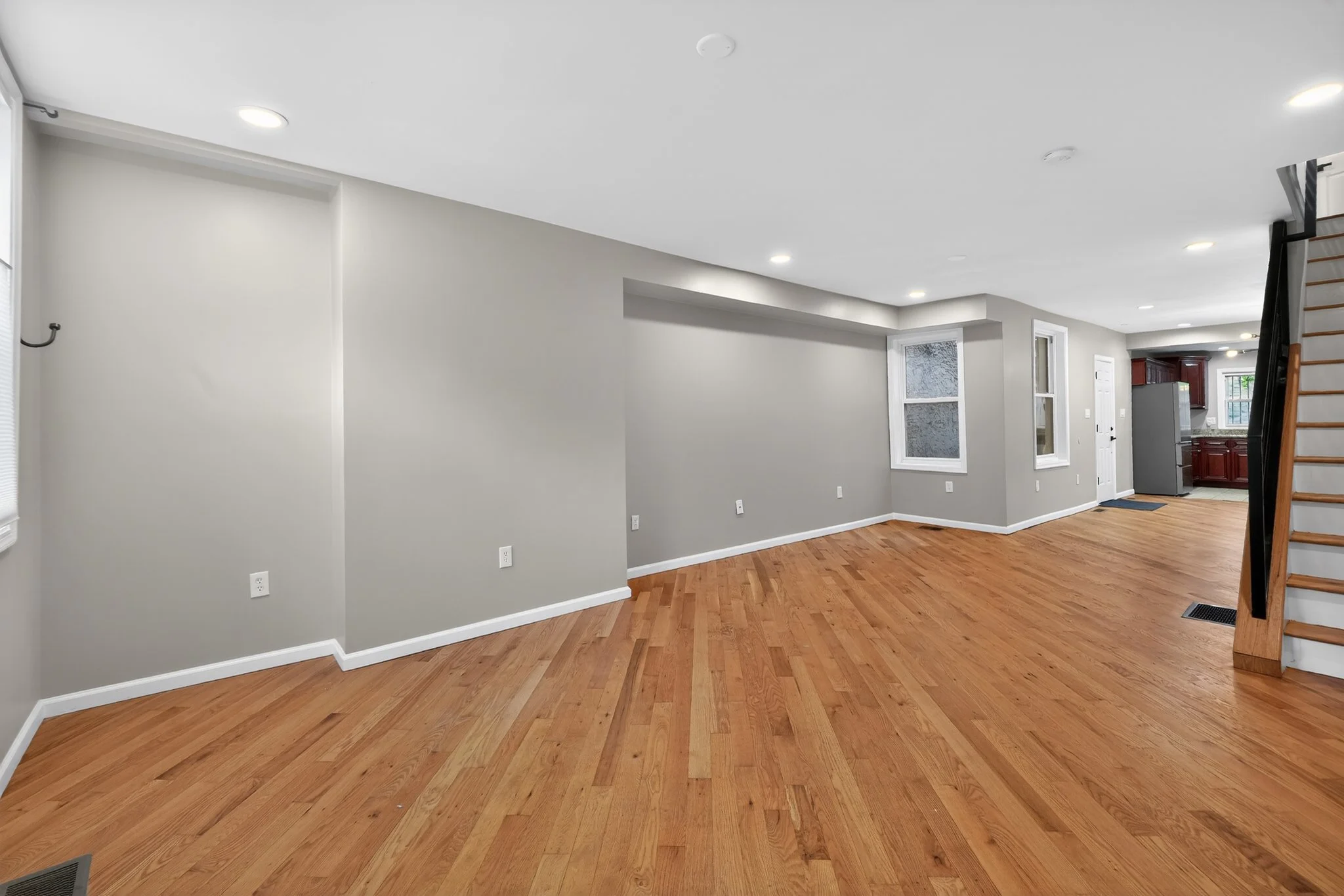15_2448_Amber_St-Living_room-7560.jpg