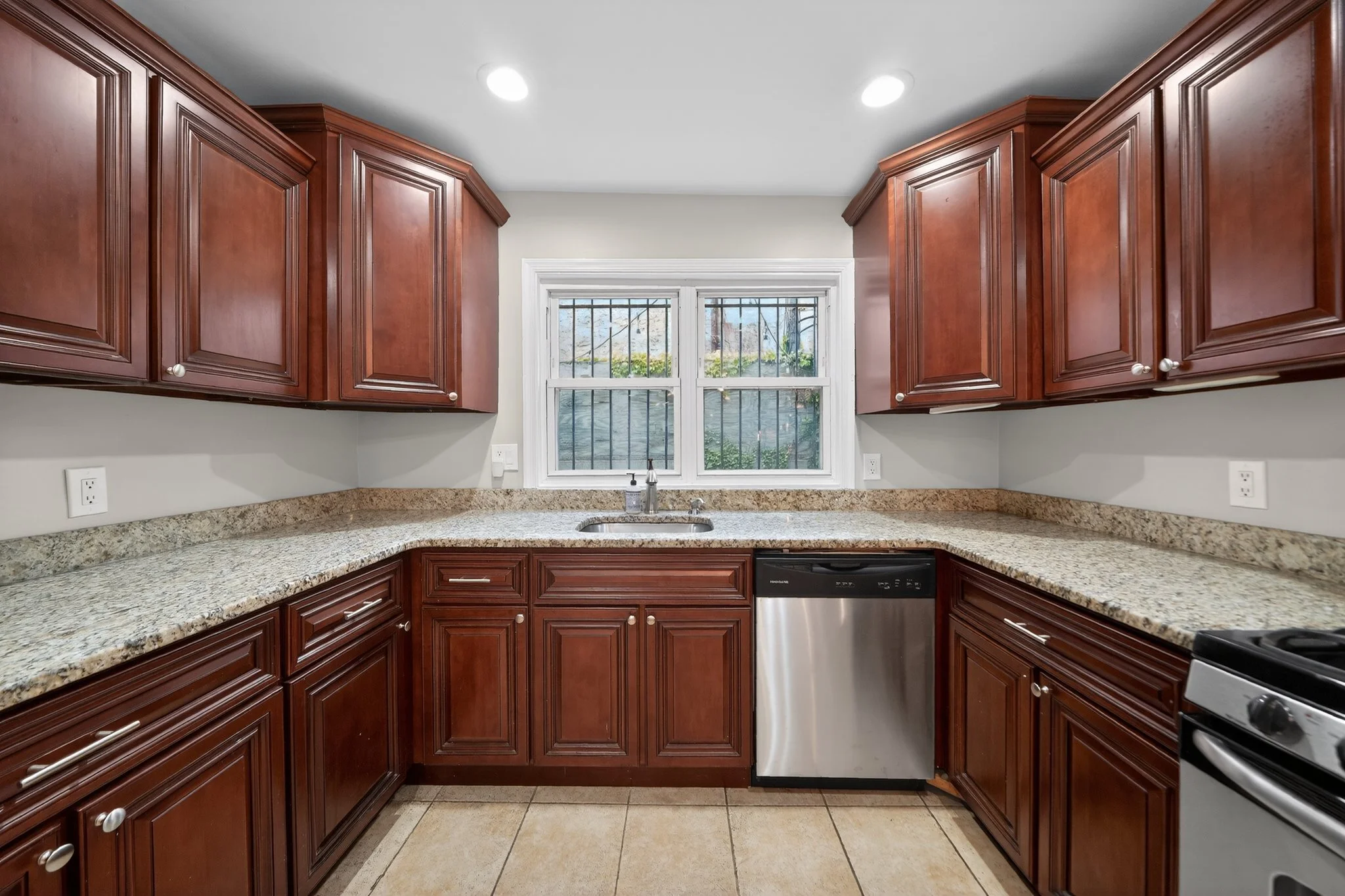 23_2448_Amber_St-Kitchen-7565.jpg