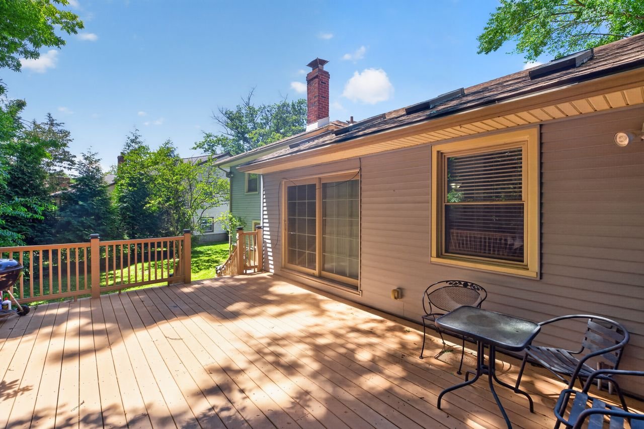04_103_Kenwood_Dr-Exterior-0151.jpg