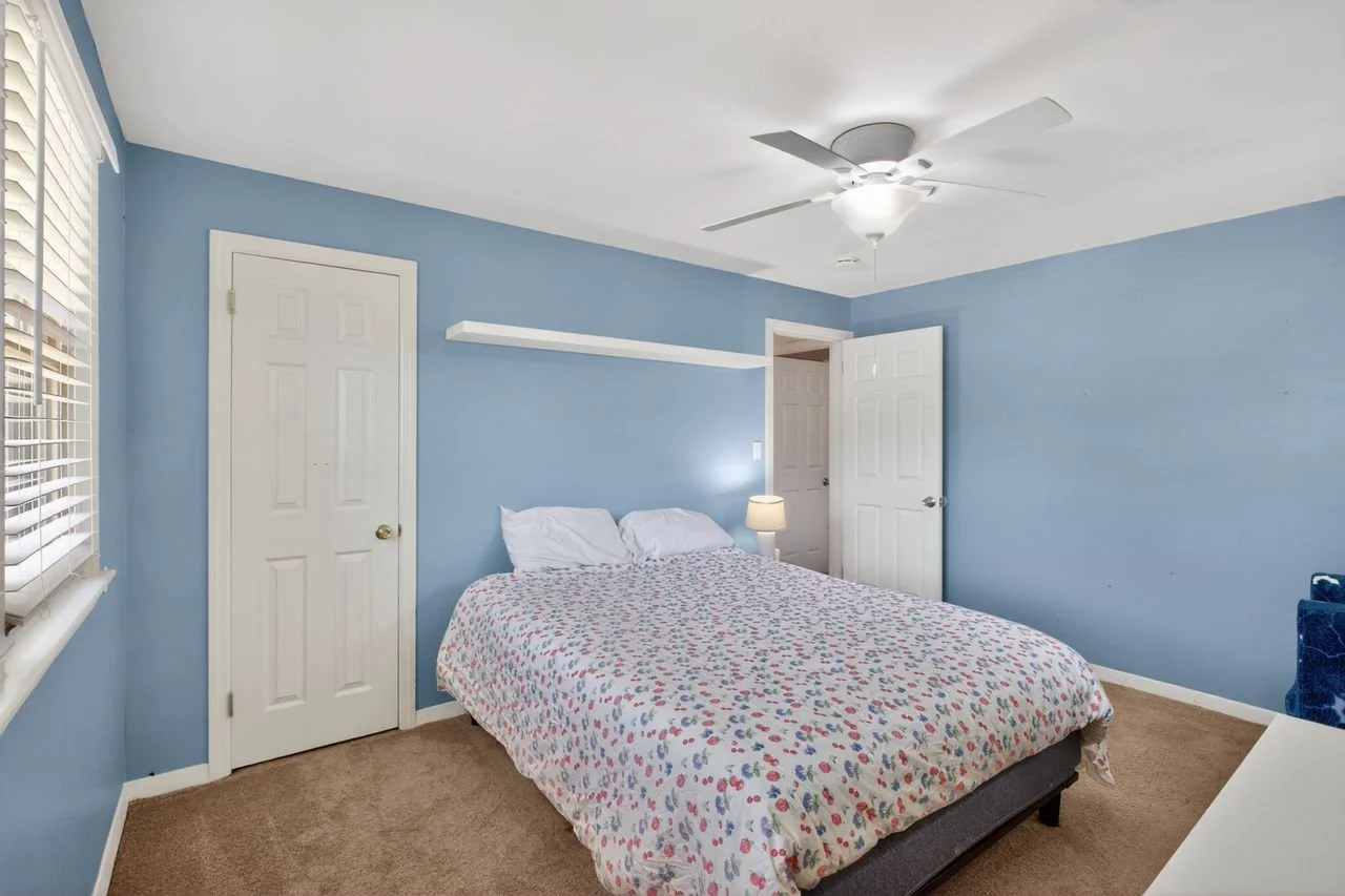 16_103_Kenwood_Dr-Bedroom-0086.jpg