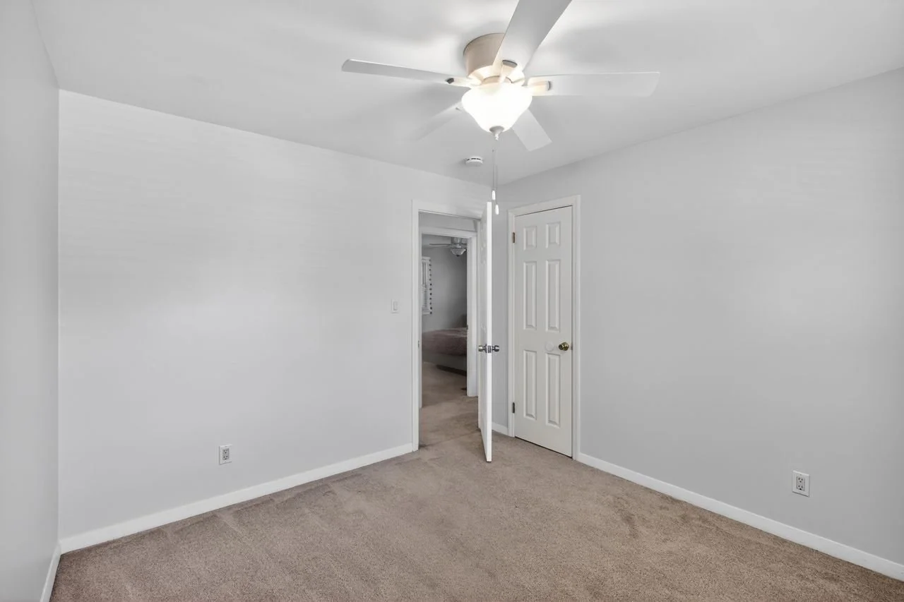 17_103_Kenwood_Dr-Bedroom-0101.jpg